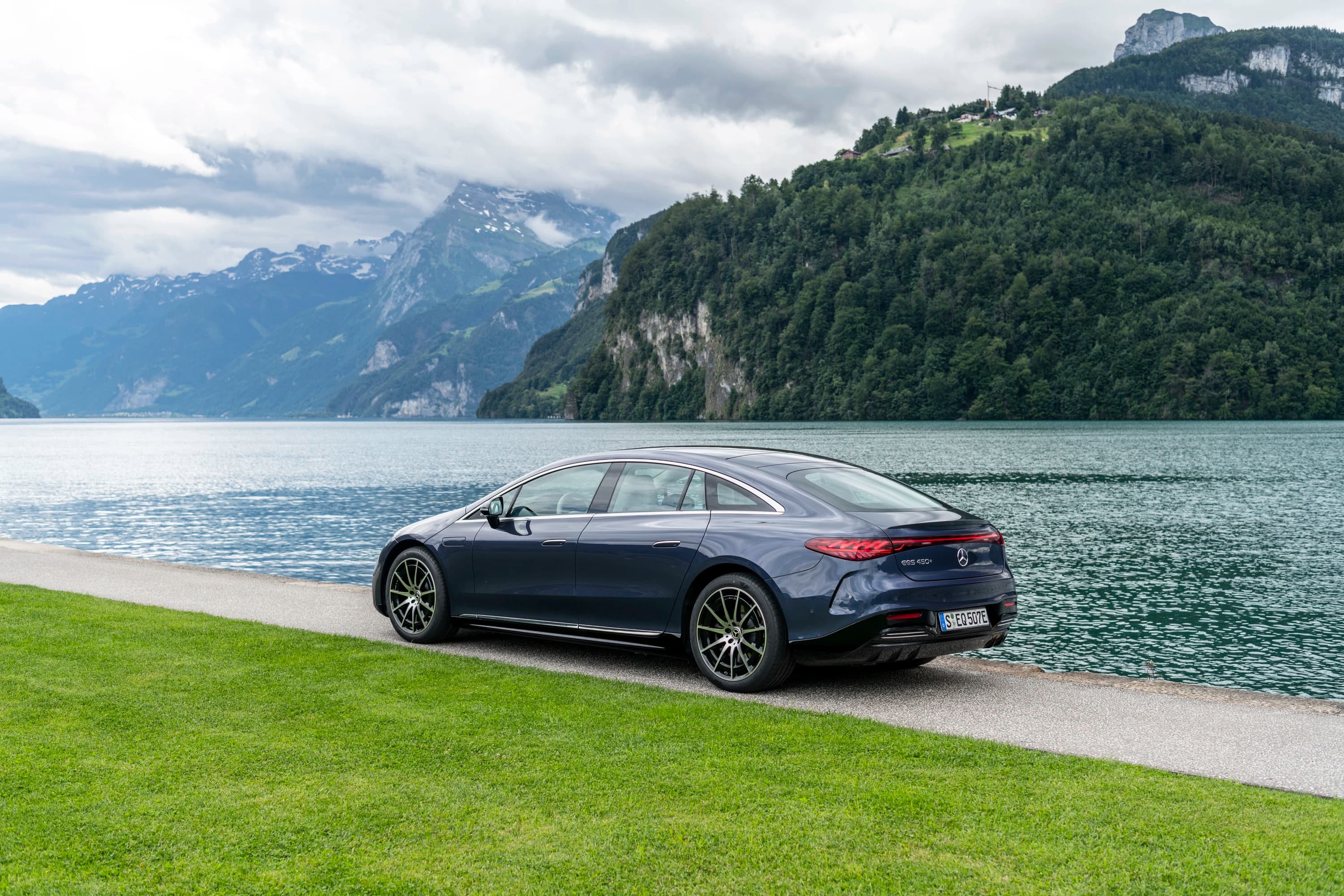 Mercedes-EQ EQS 450+ photo