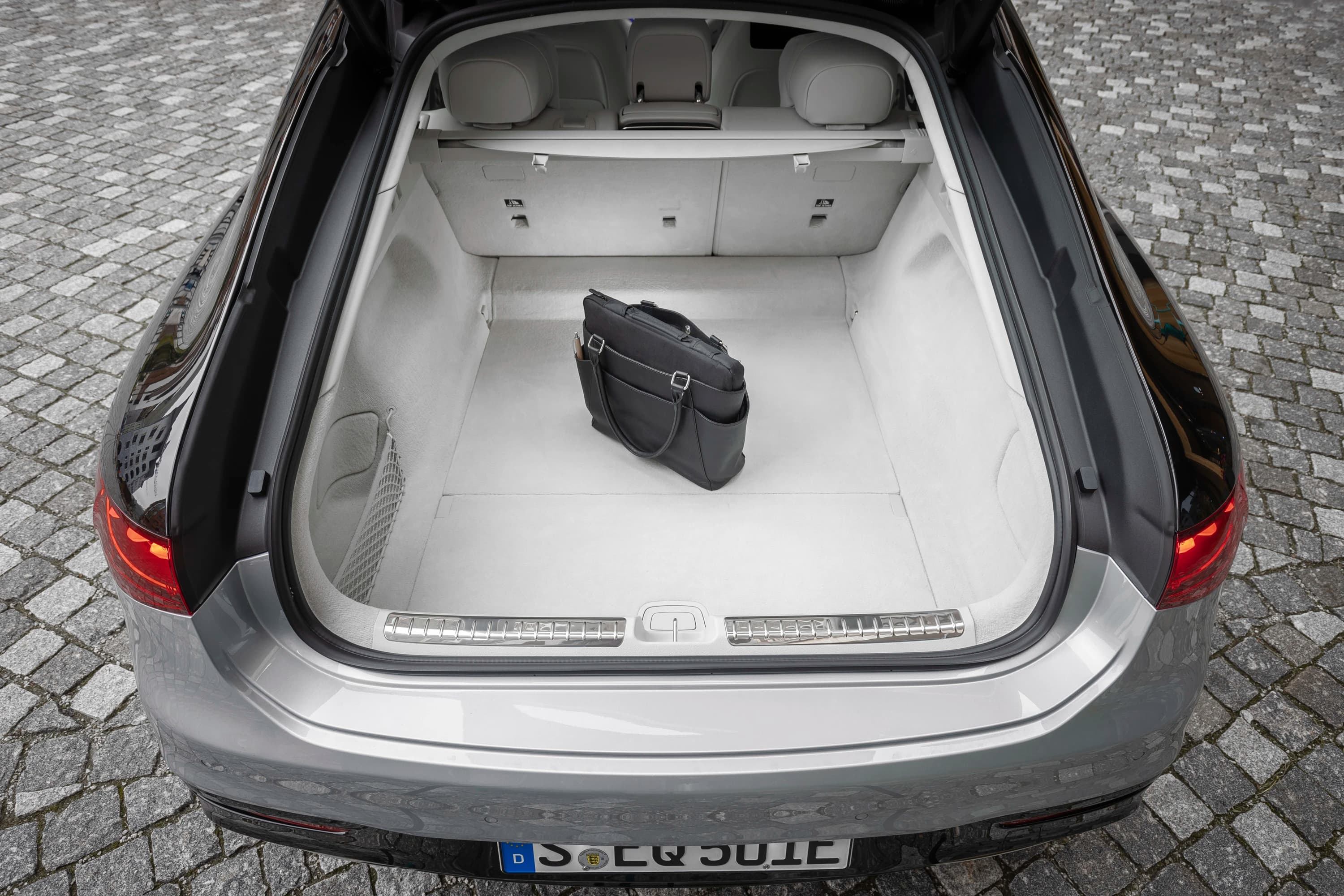 Mercedes-EQ EQS 450+ photo
