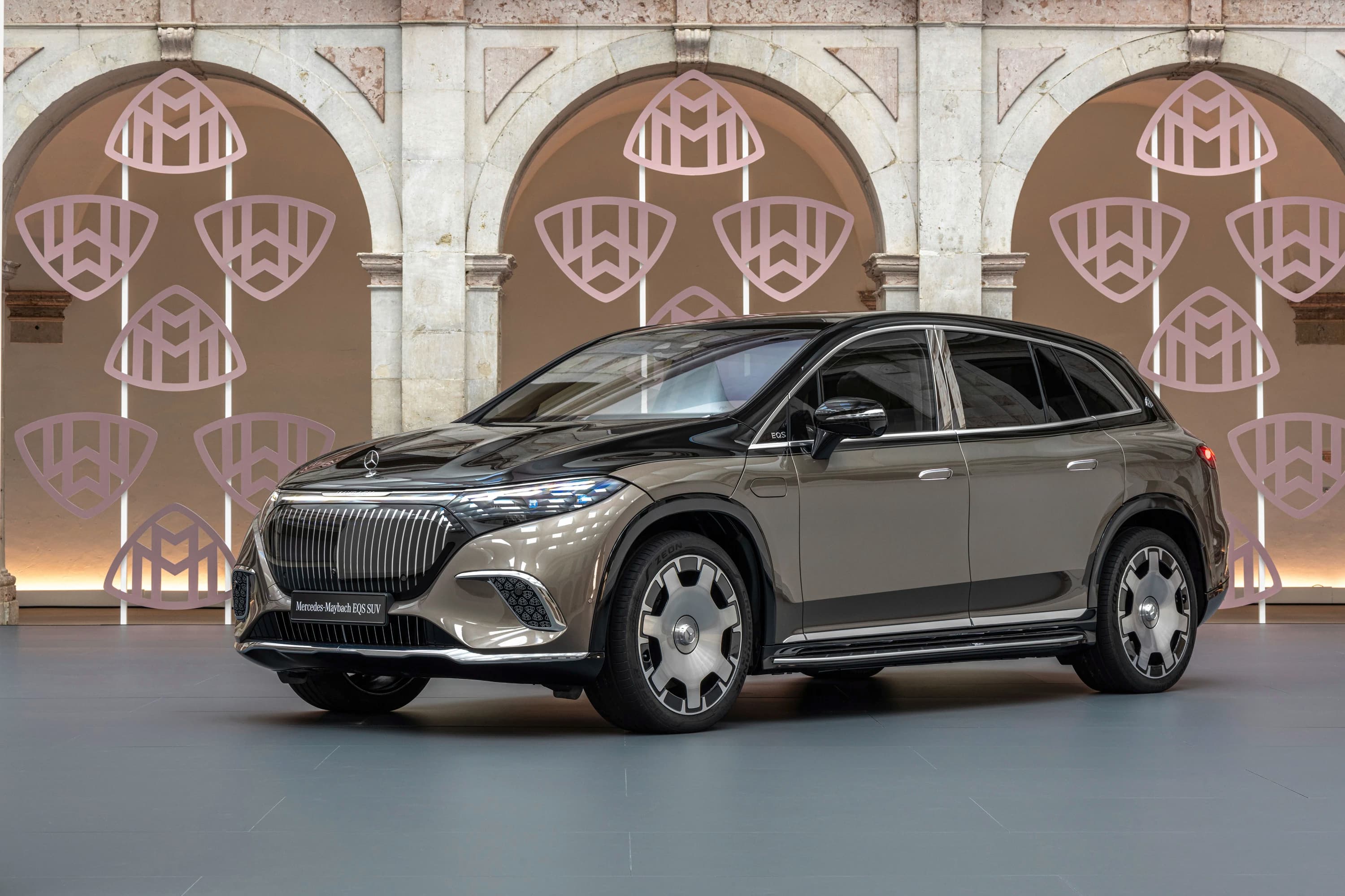 Mercedes-Maybach EQS 680 SUV photo