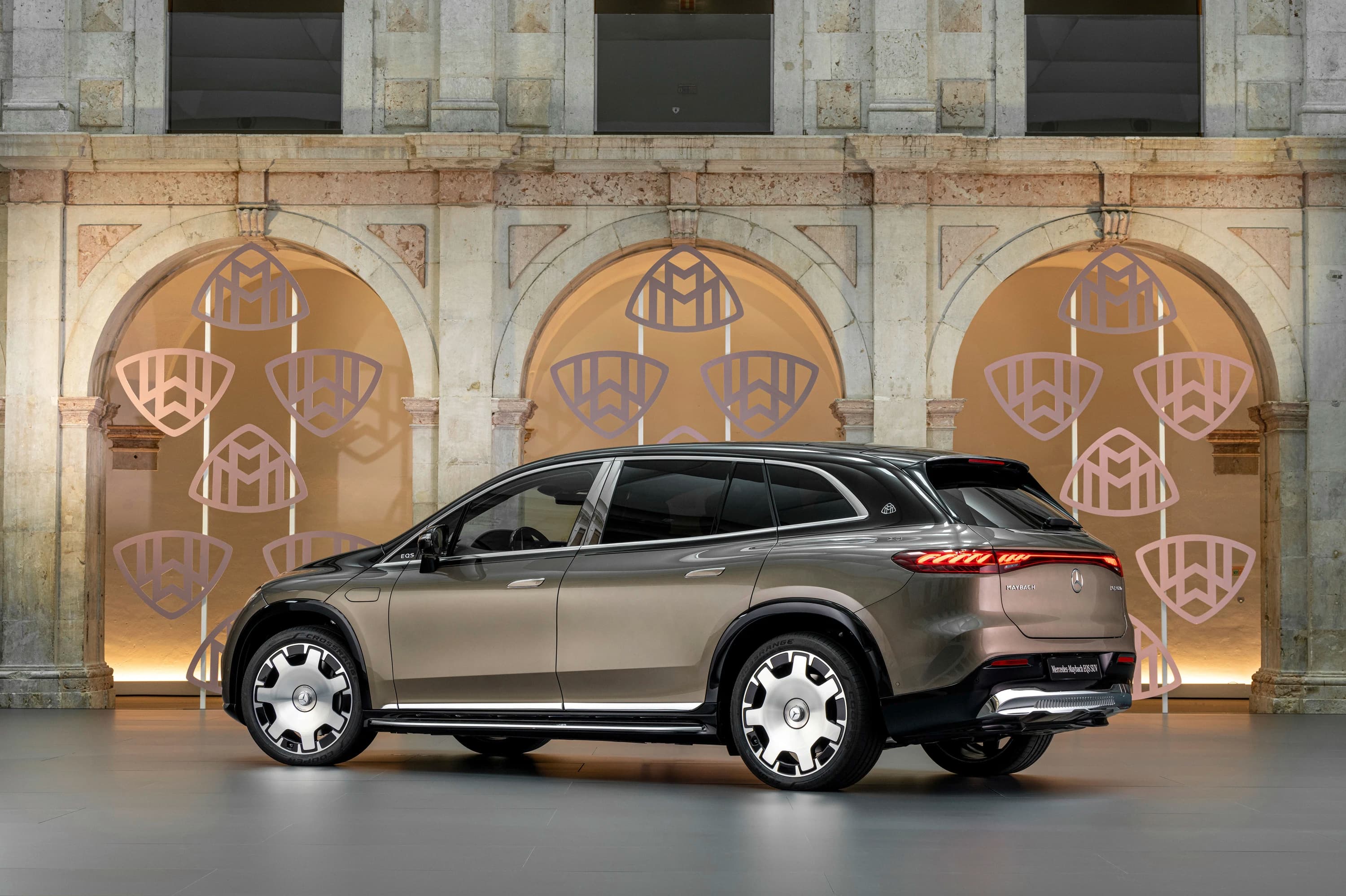 Mercedes-Maybach EQS 680 SUV photo