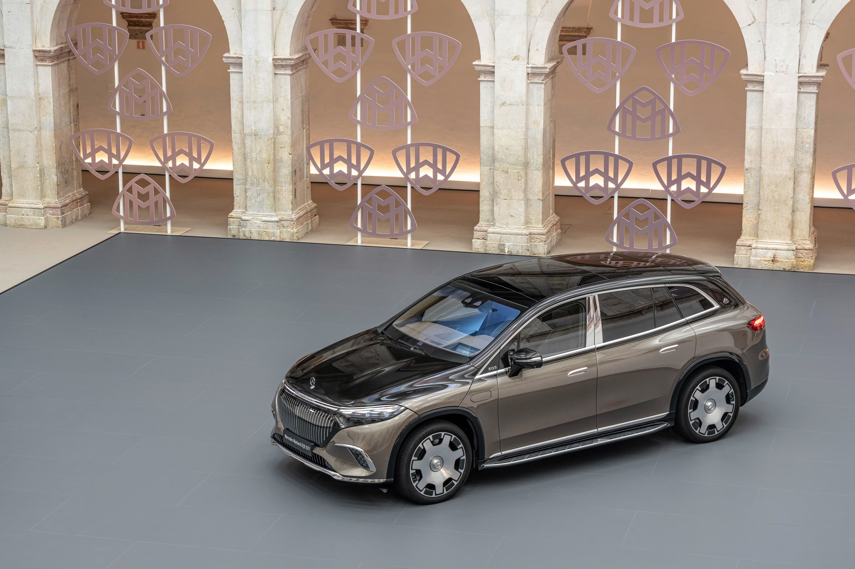 Mercedes-Maybach EQS 680 SUV photo