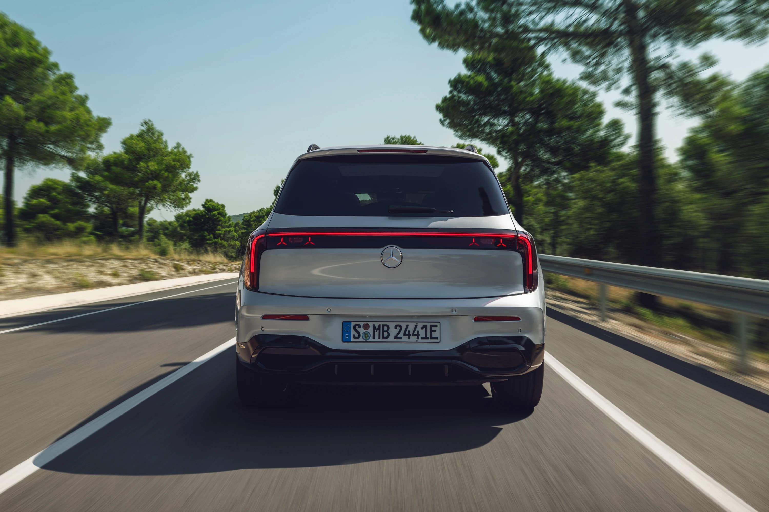 Mercedes GLB 250+ photo