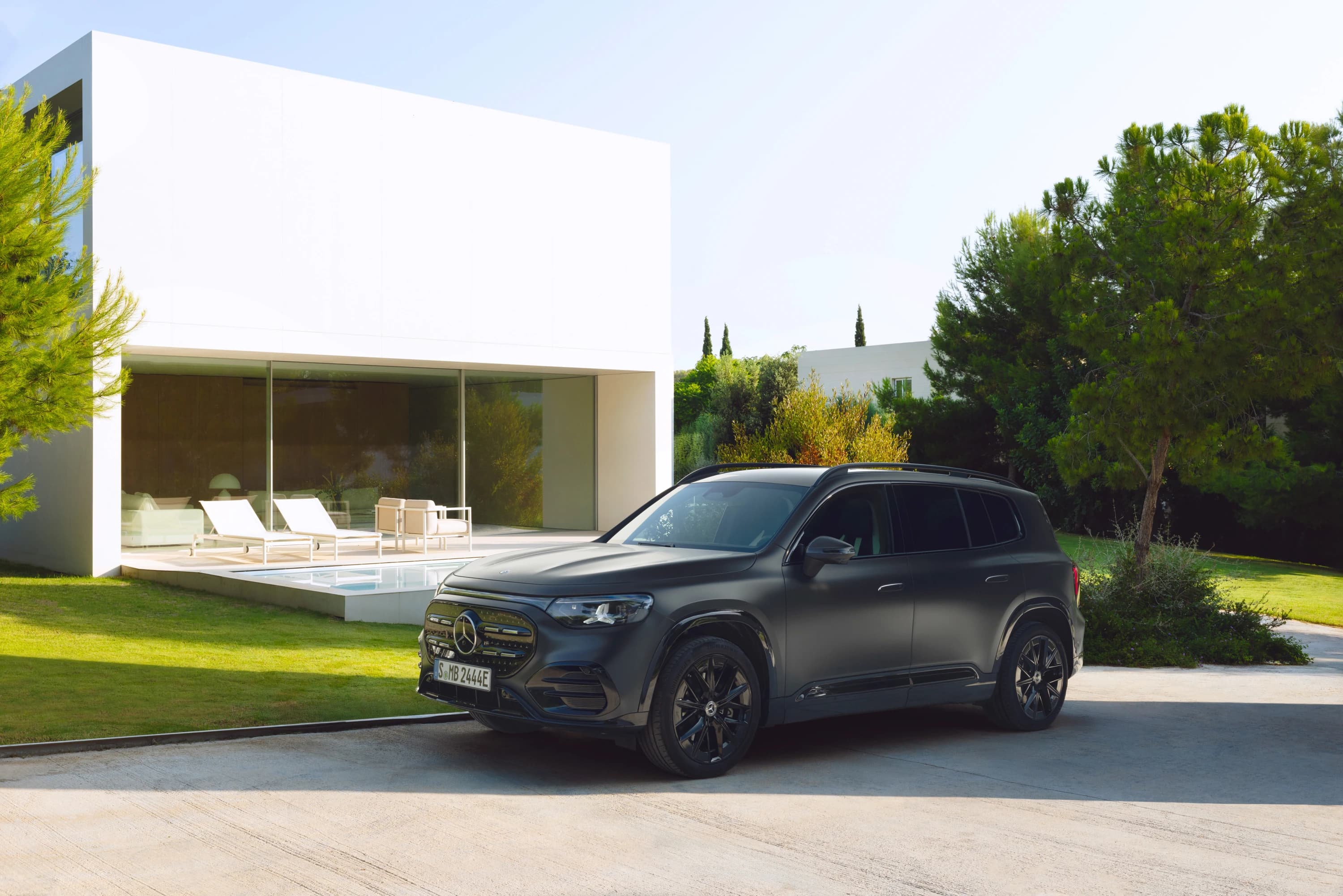 Mercedes GLB 250+ photo