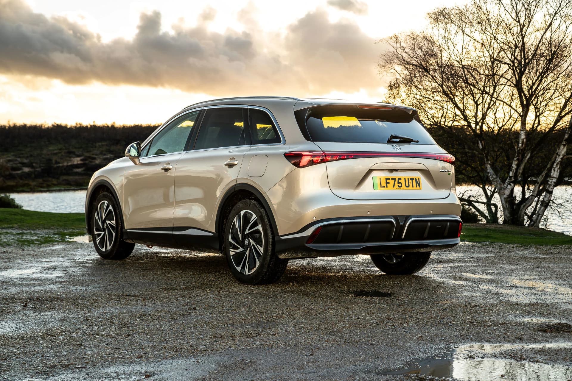 MG MGS6 EV RWD photo