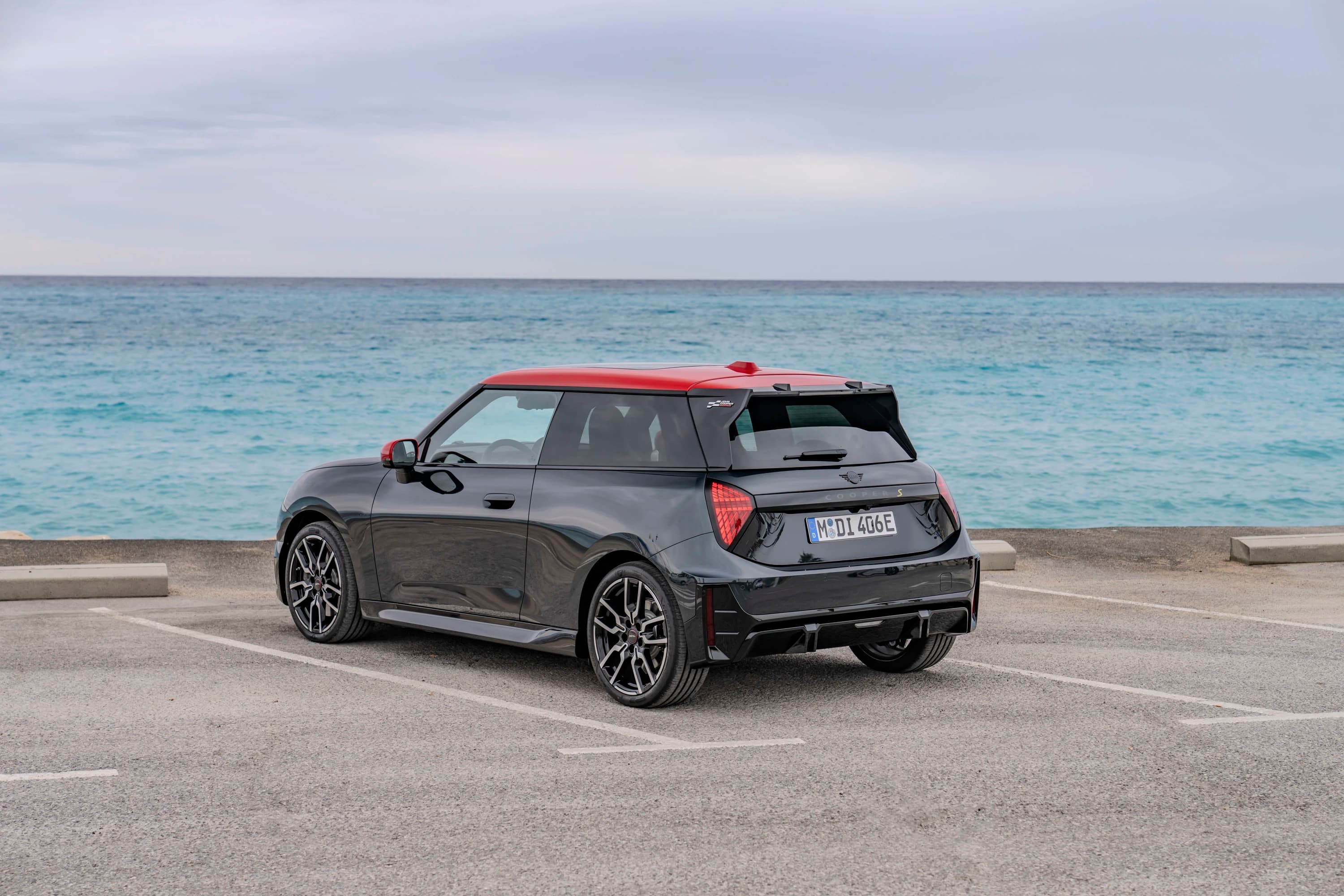 Mini Cooper SE photo