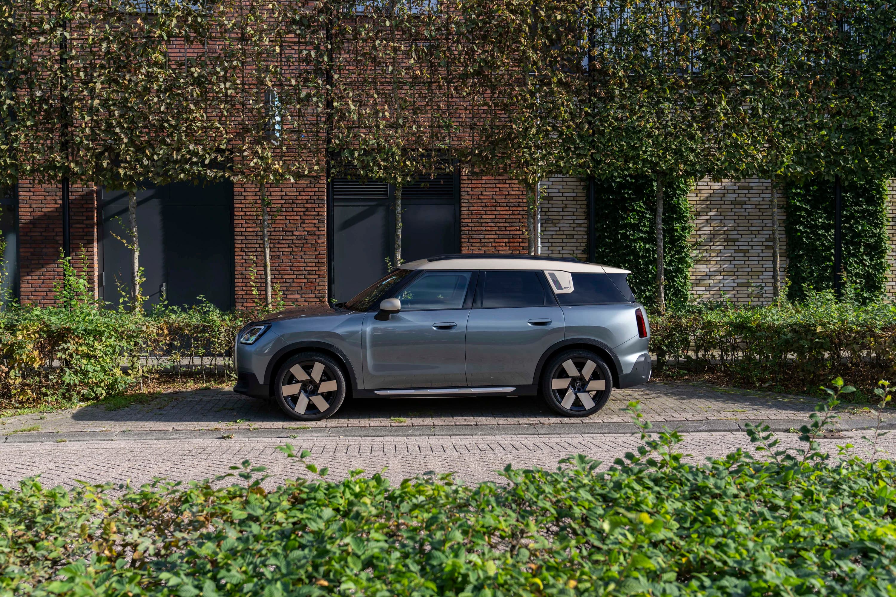 Mini Countryman SE ALL4 (GEN1) photo