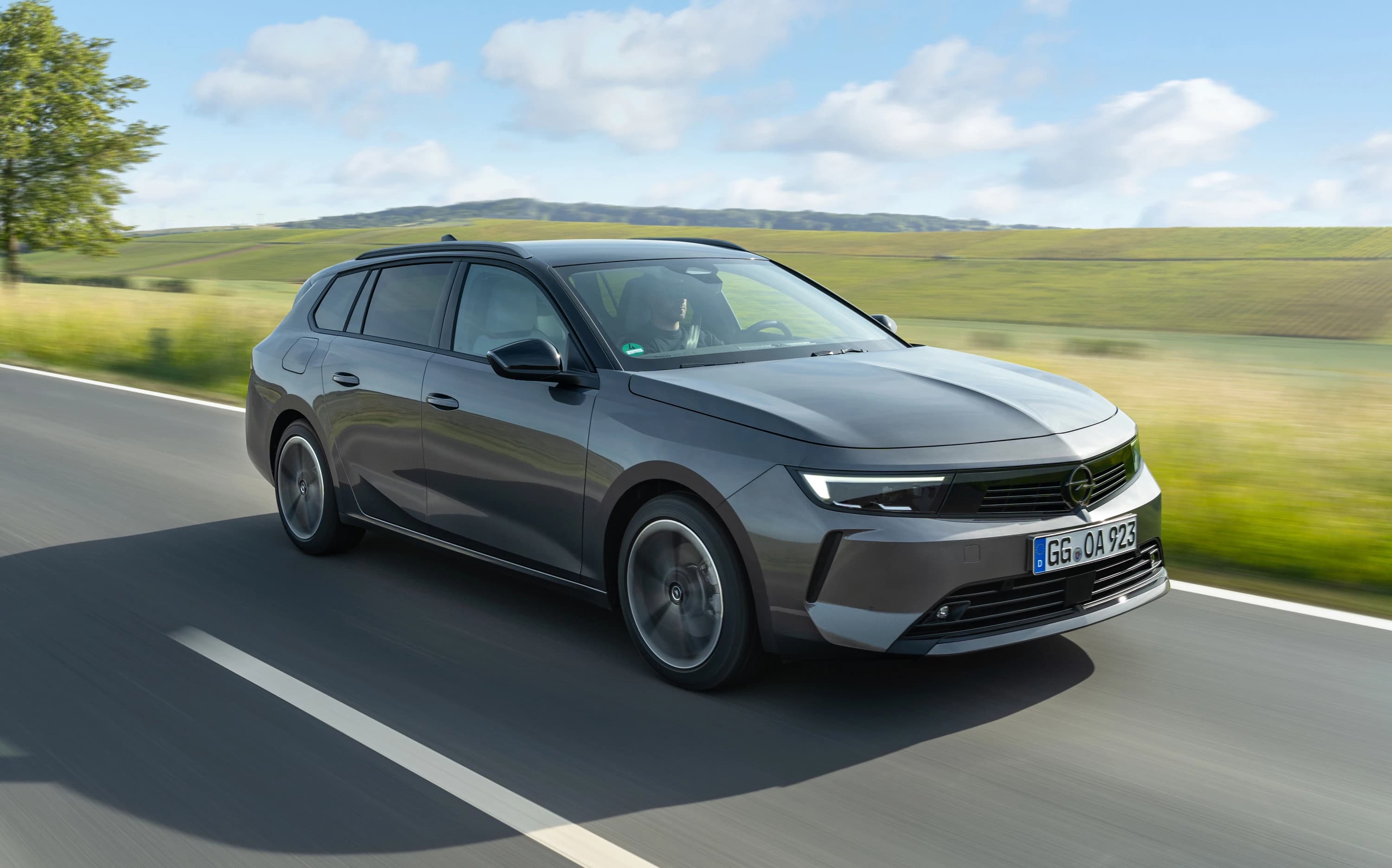 Opel Astra Sports Tourer Electric photo
