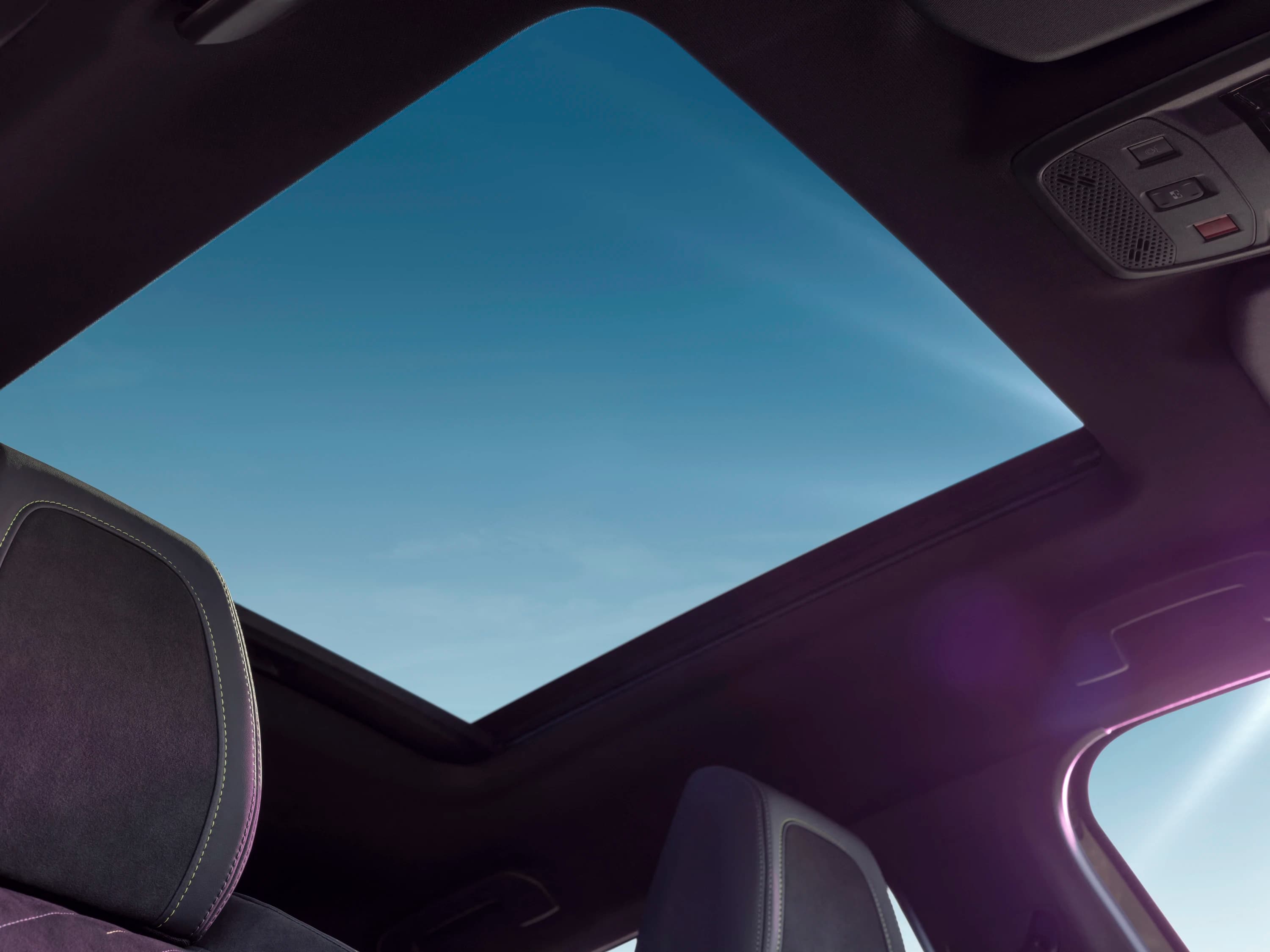 Peugeot E-2008 photo