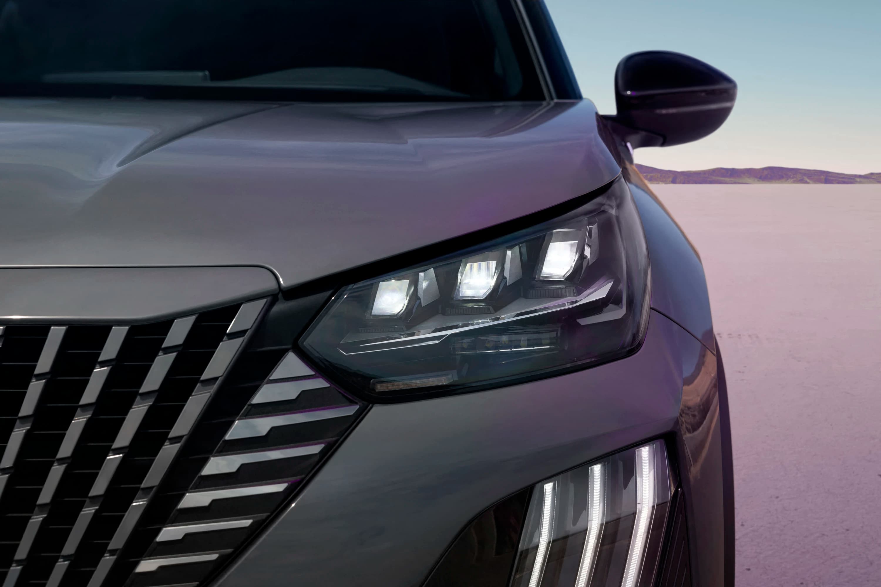 Peugeot E-2008 photo