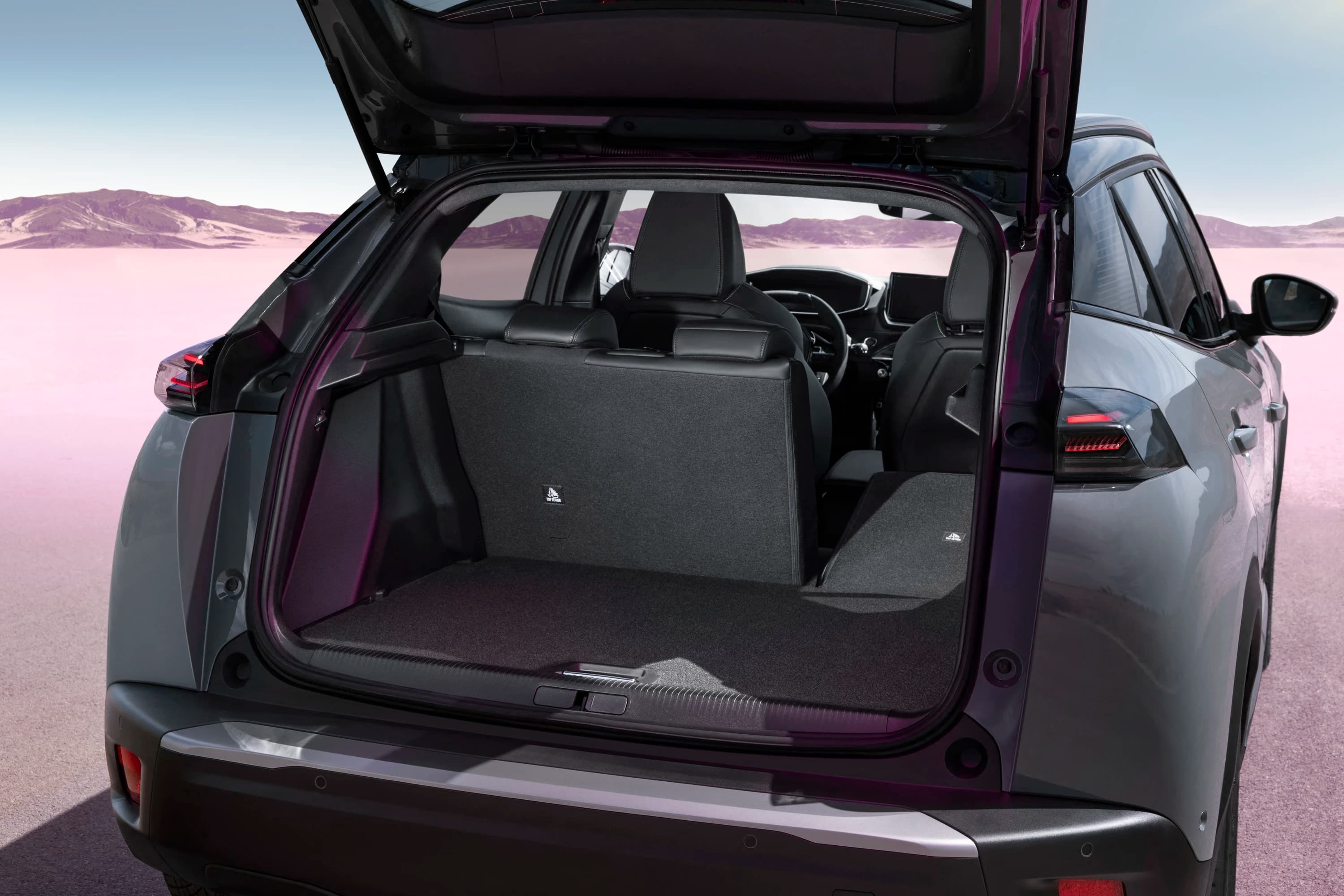 Peugeot E-2008 photo