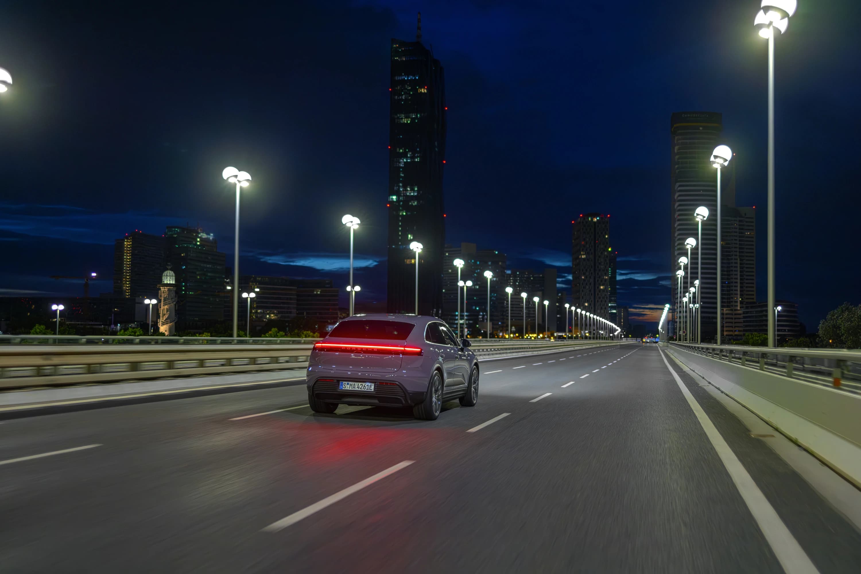 Porsche Macan 4 photo