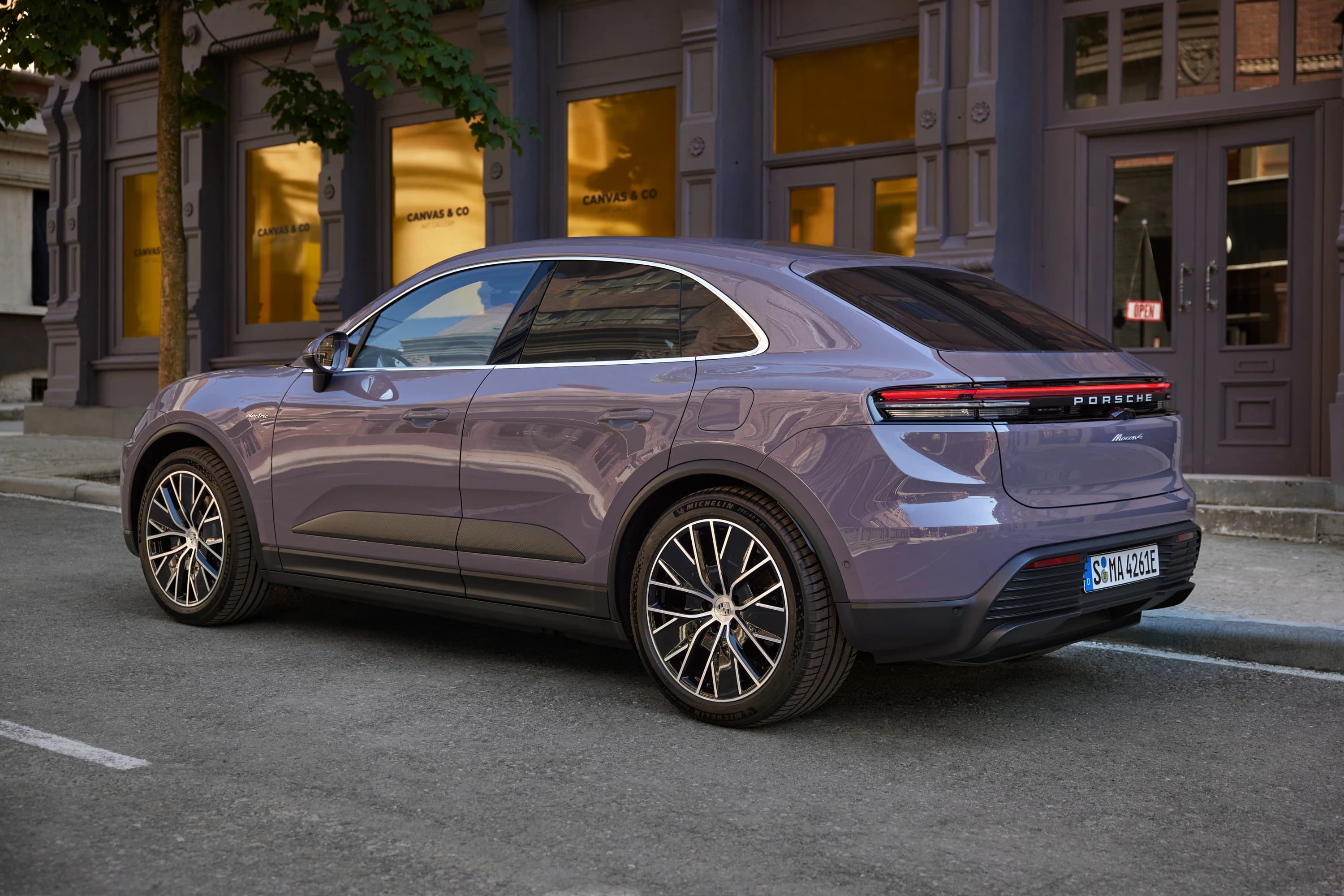 Porsche Macan 4 photo
