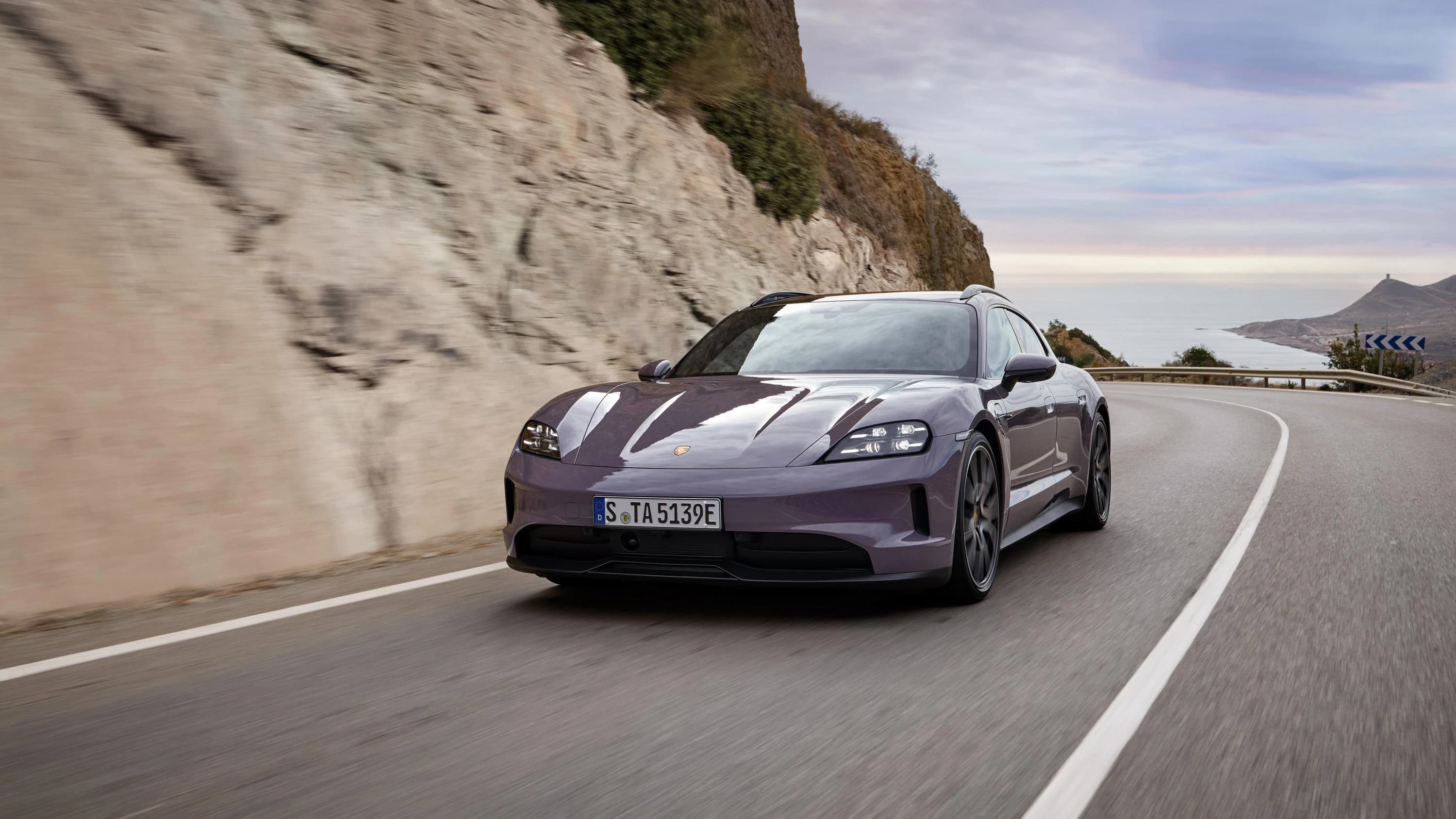 Porsche Taycan 4S Sport Turismo photo