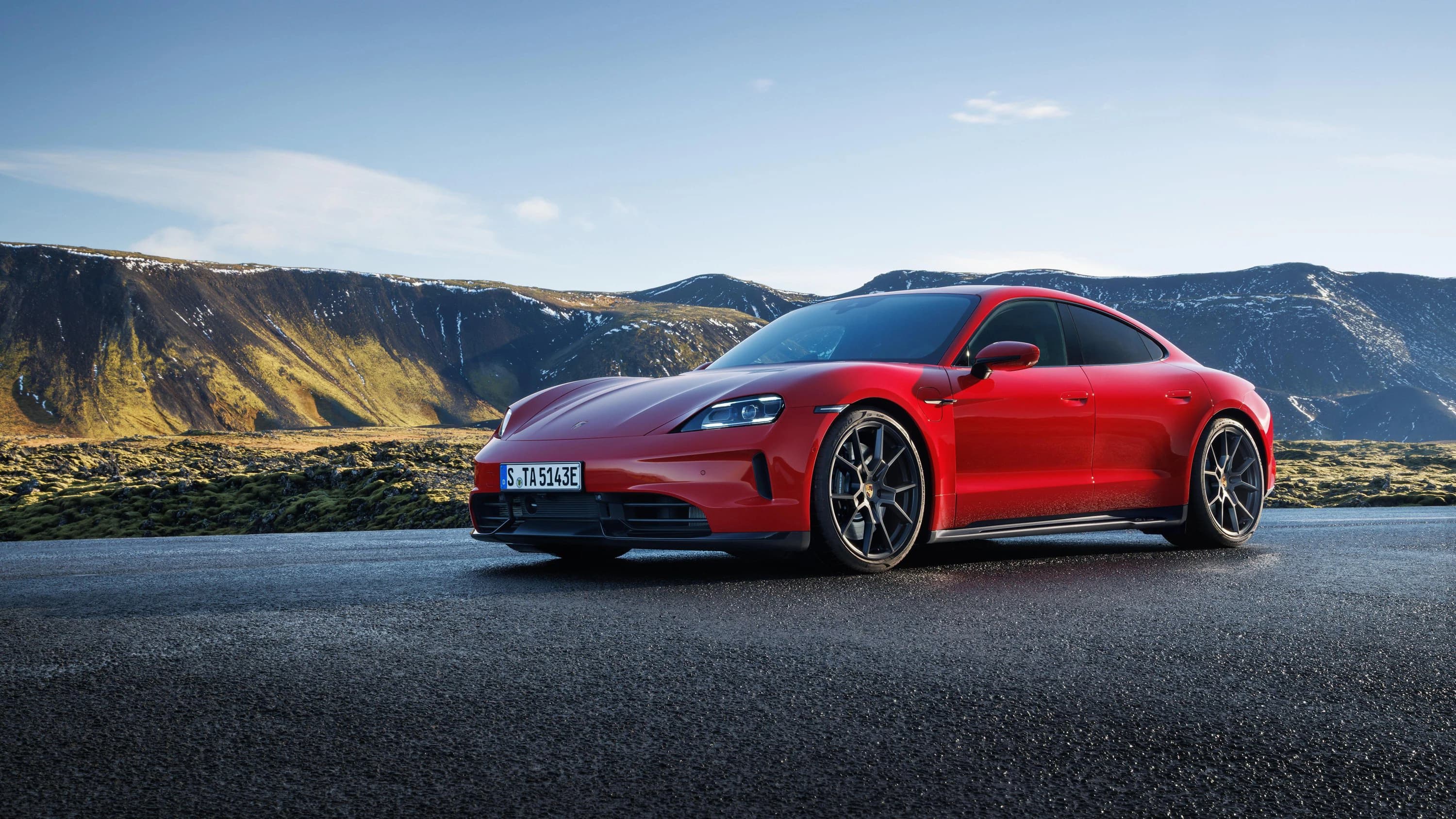 Porsche Taycan GTS photo