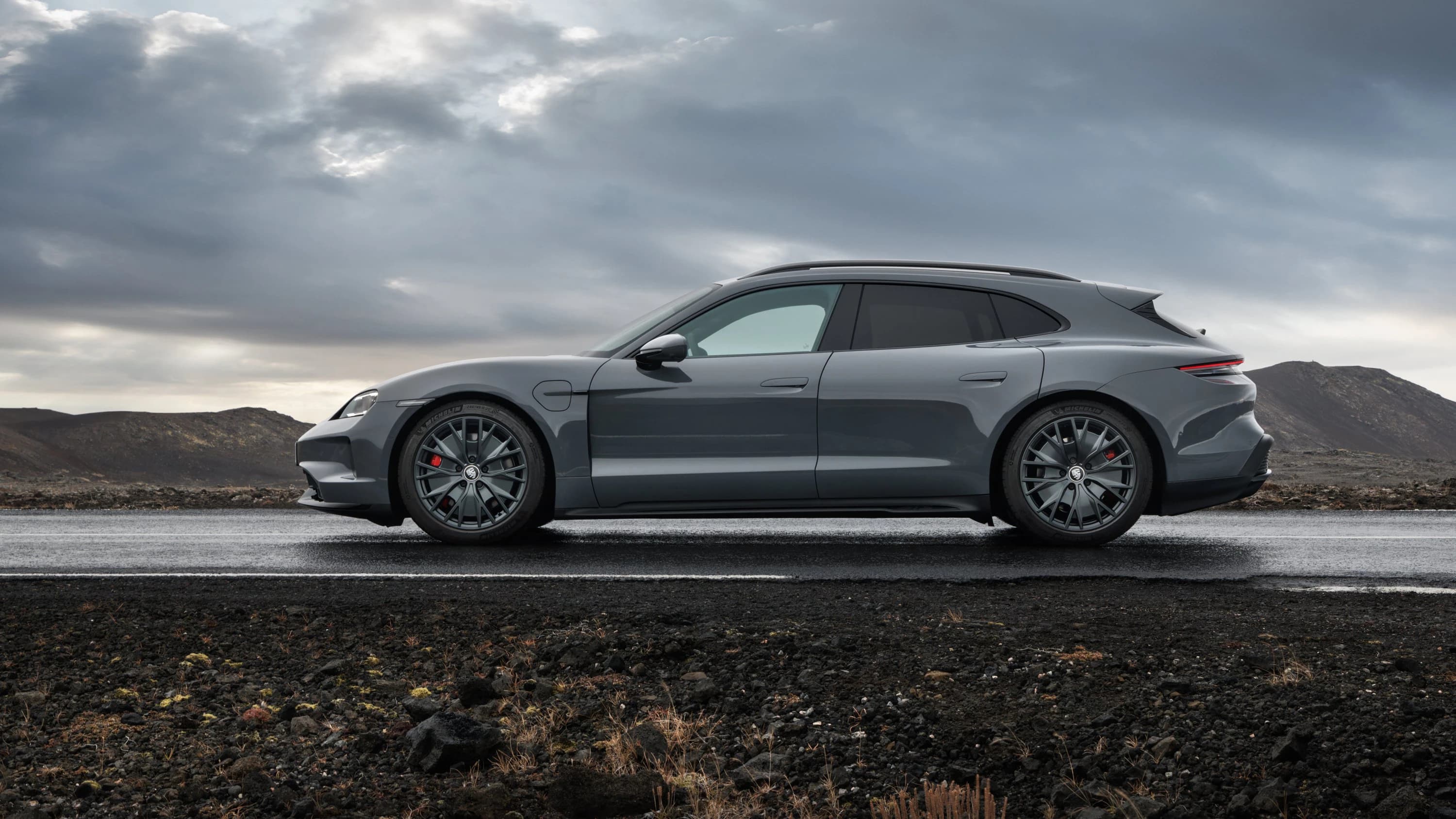 Porsche Taycan GTS Sport Turismo photo