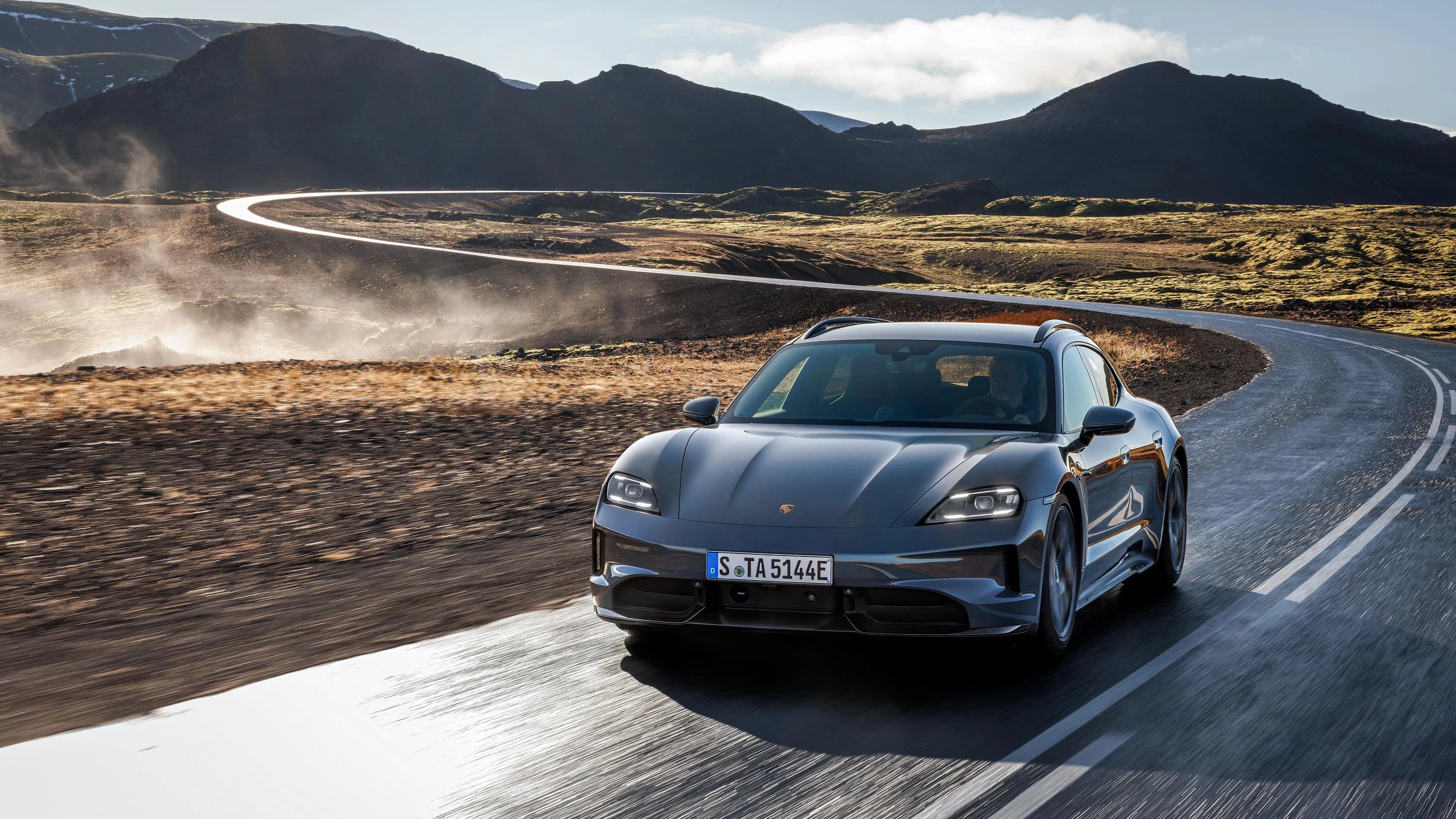 Porsche Taycan GTS Sport Turismo photo