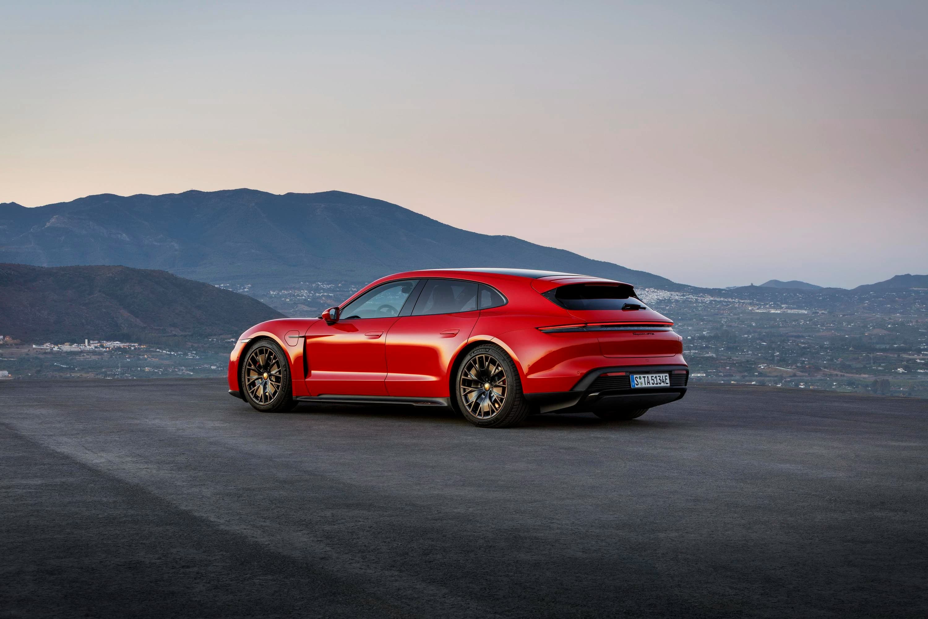 Porsche Taycan GTS Sport Turismo (GEN1) photo