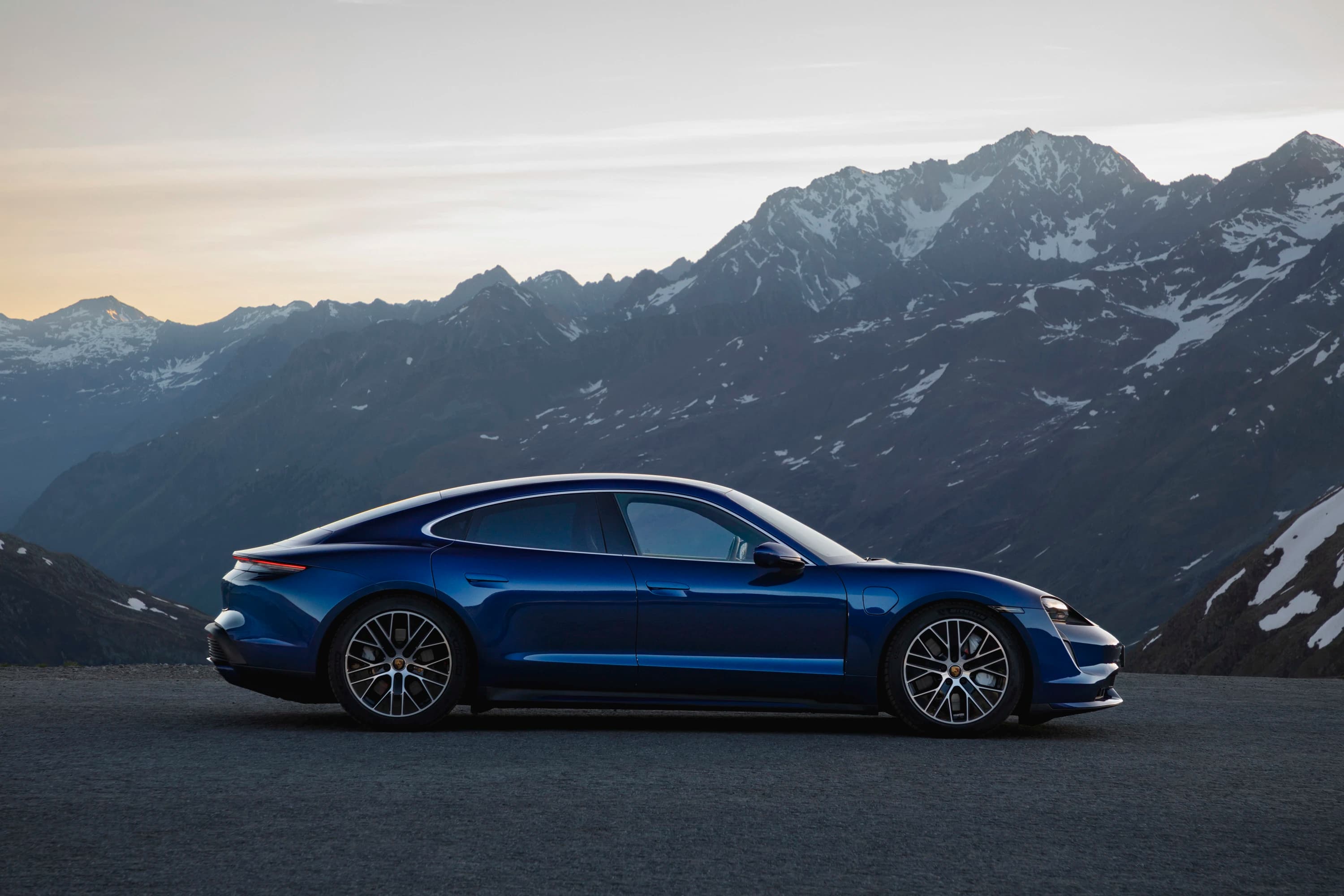 Porsche Taycan Turbo (GEN1) photo