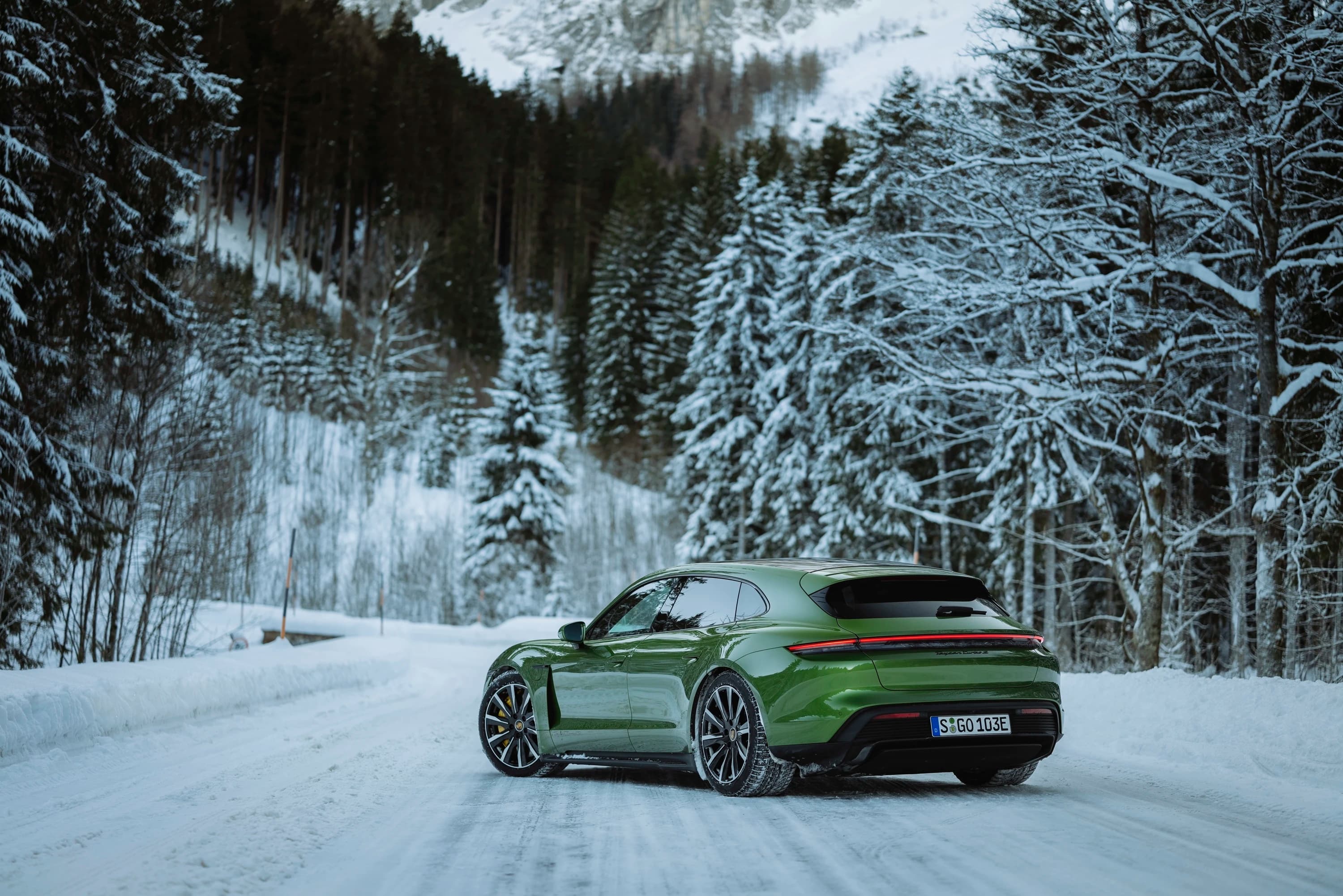 Porsche Taycan Turbo Sport Turismo (GEN1) photo