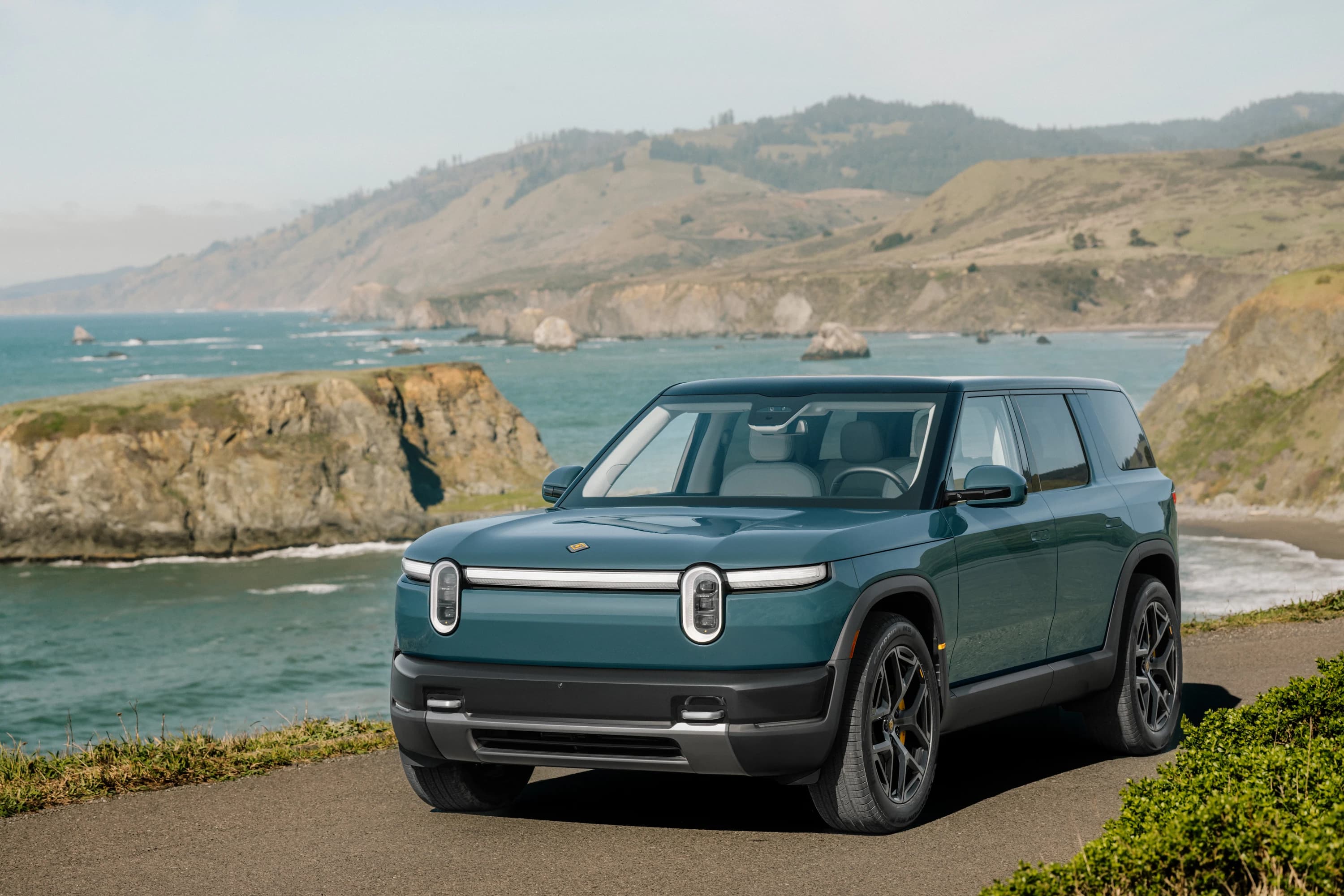 Rivian R2 RWD Long Range photo