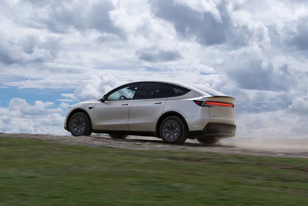 Tesla Model Y L photo