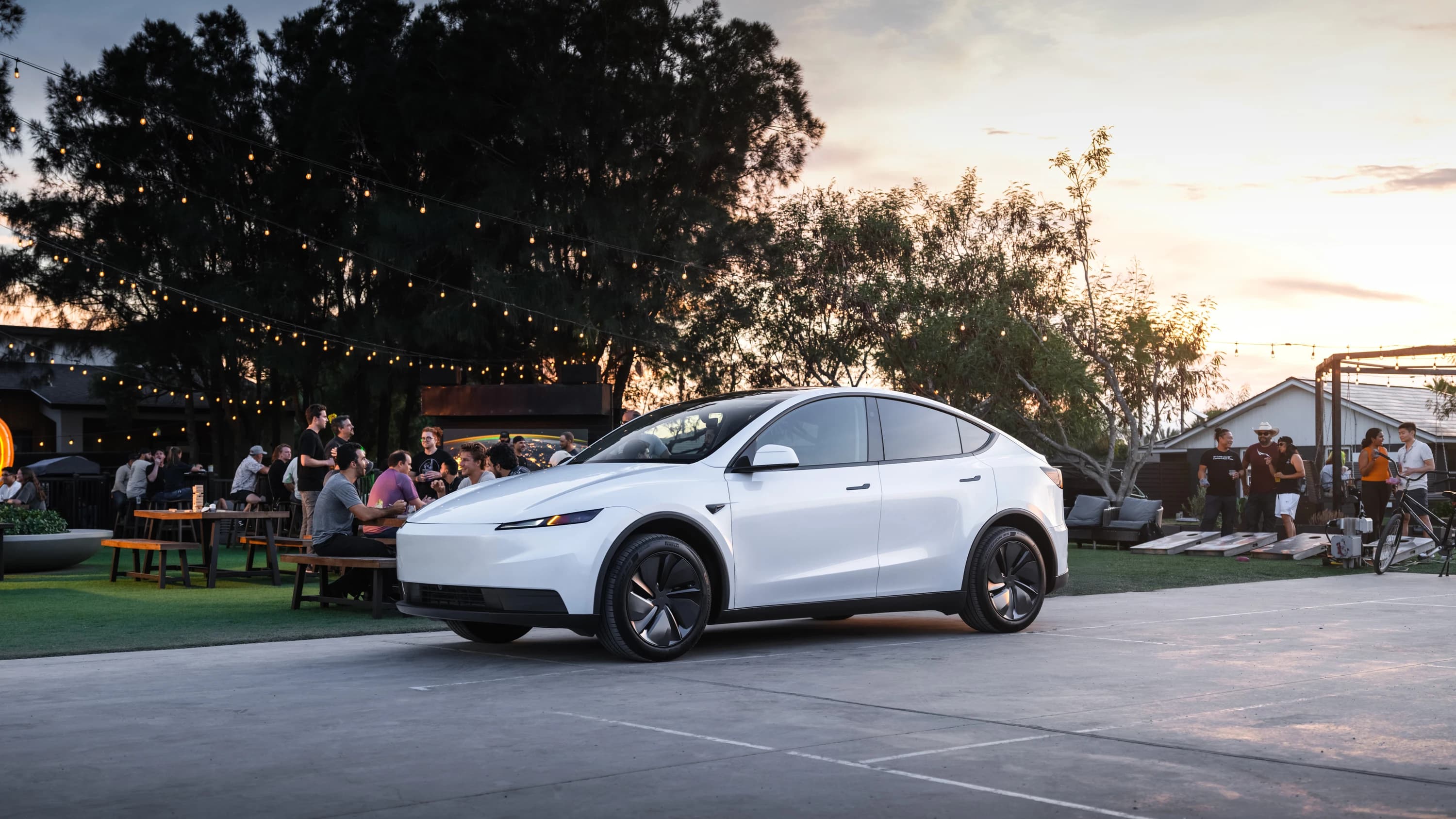 Tesla Model Y Standard photo