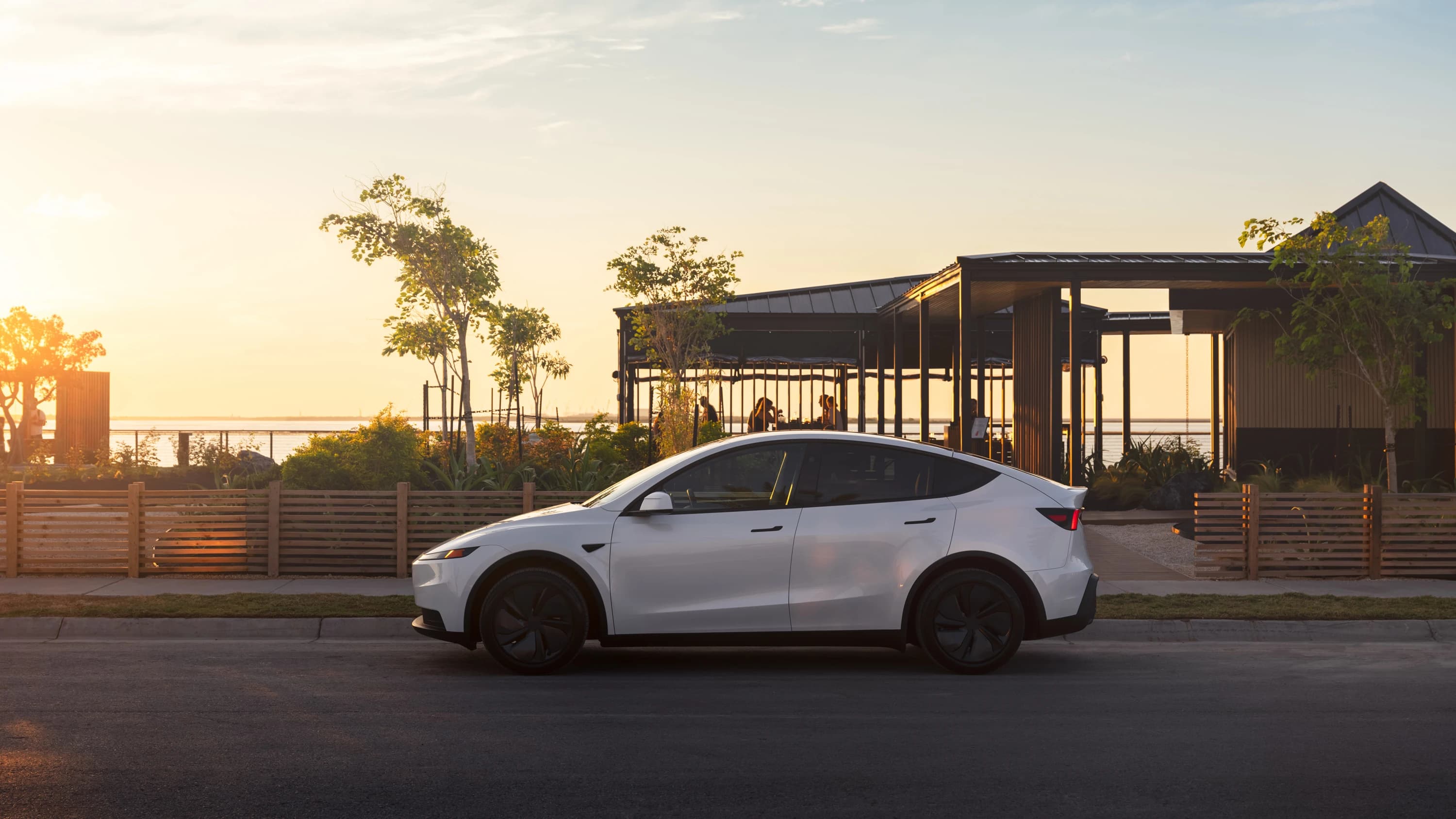 Tesla Model Y Standard photo