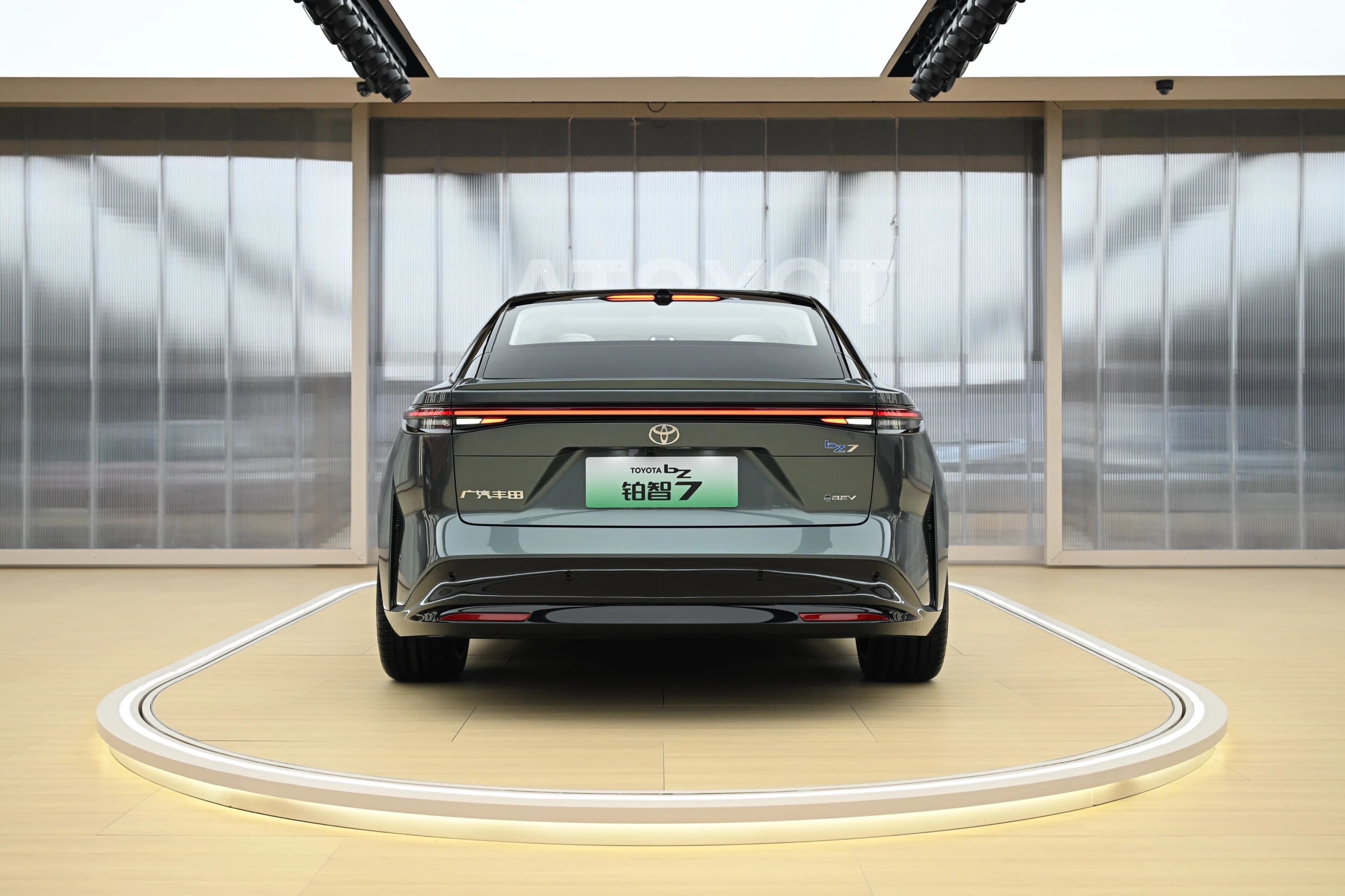 Toyota bZ7 700 photo