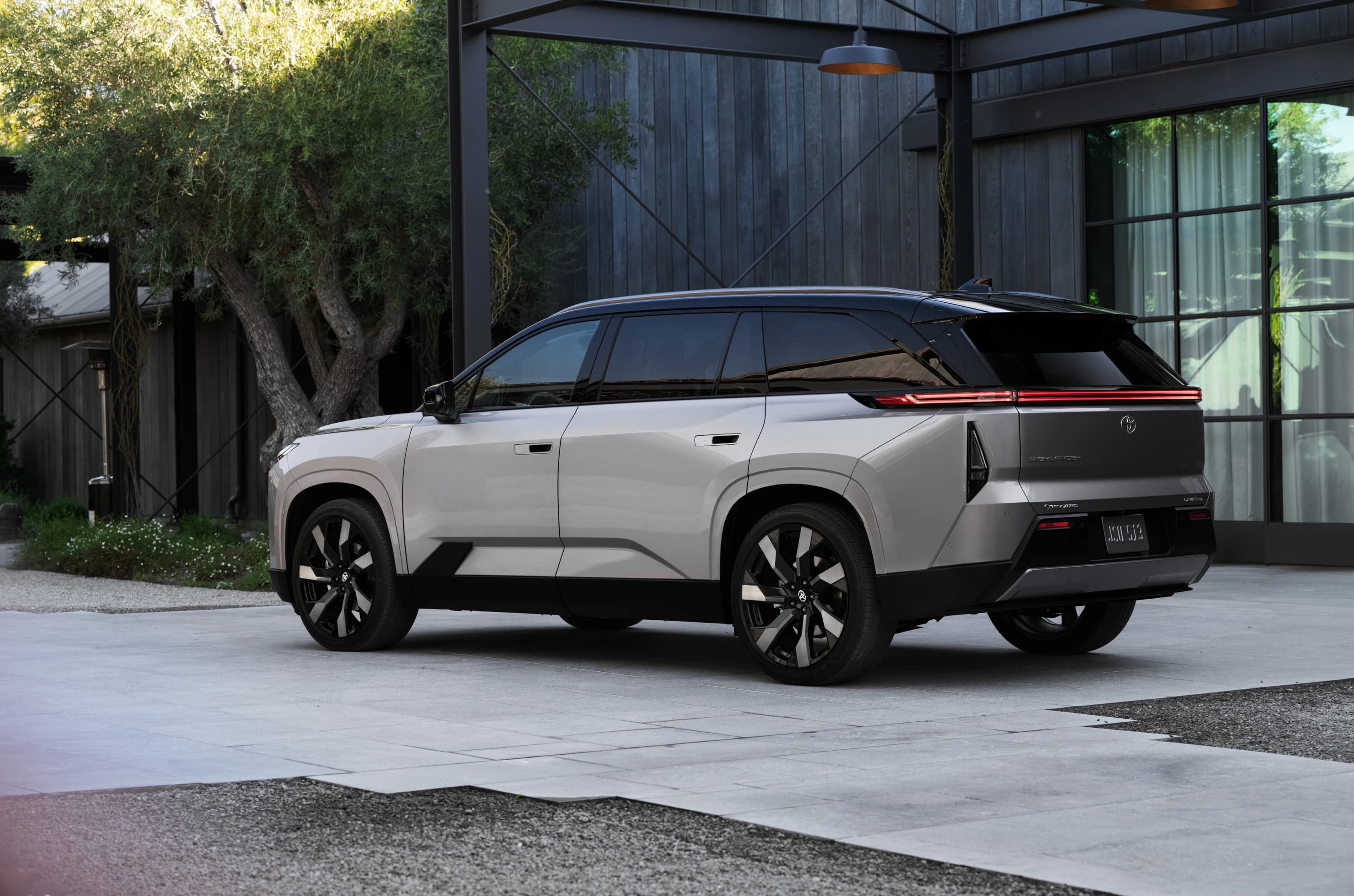 Toyota Highlander FWD 77 kWh photo