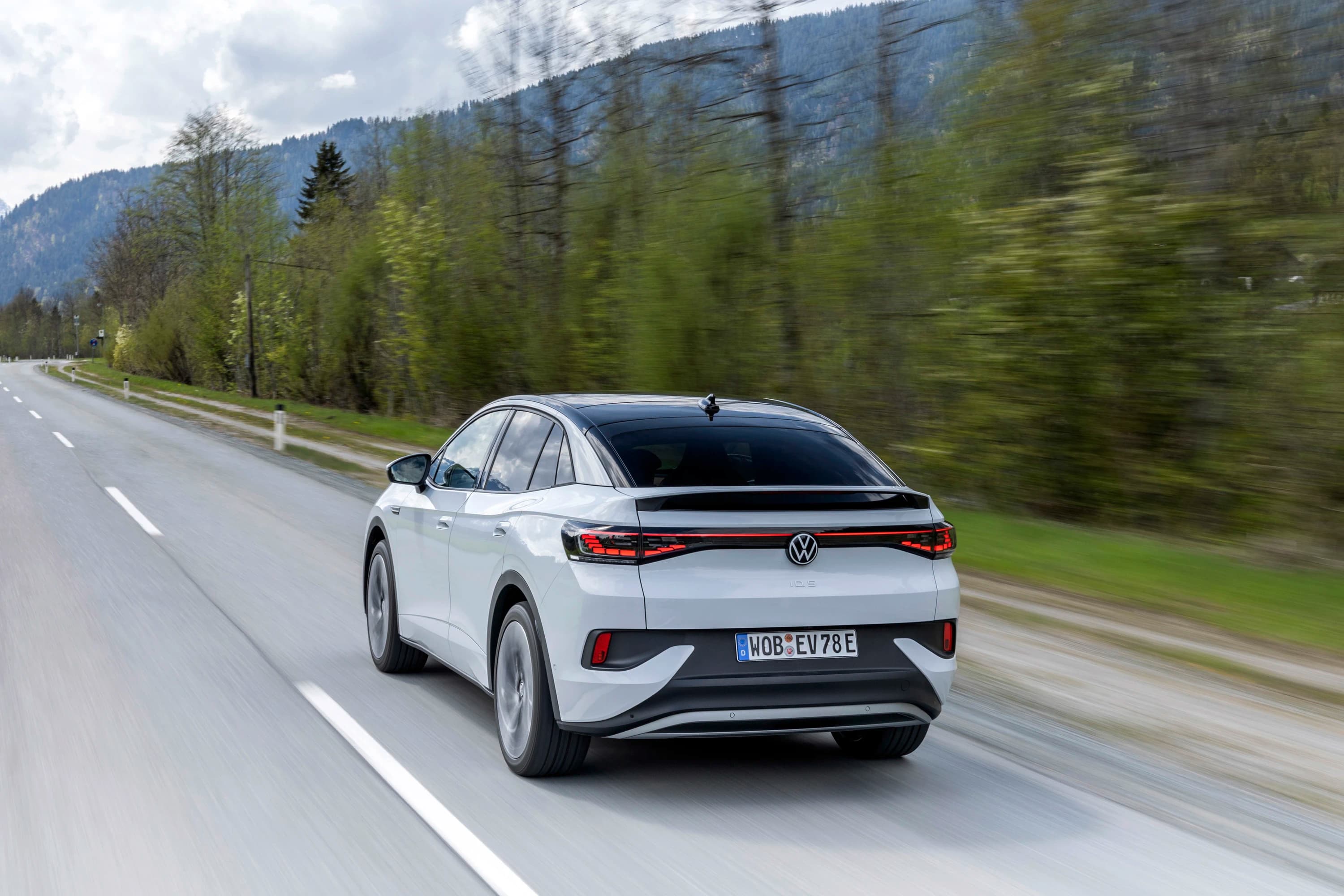 Volkswagen ID.5 Pro 4MOTION photo