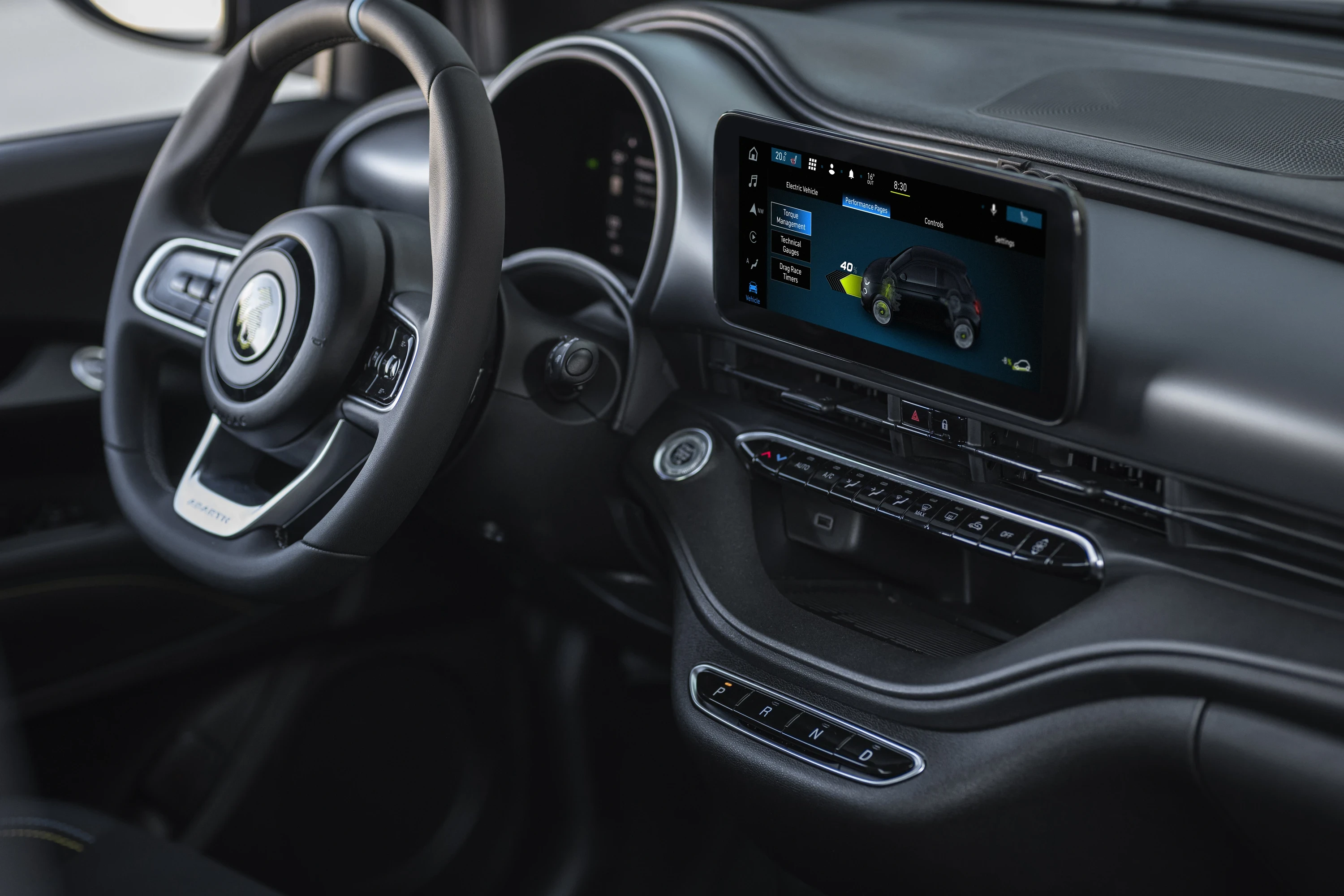 Abarth 500e Cabrio screens view