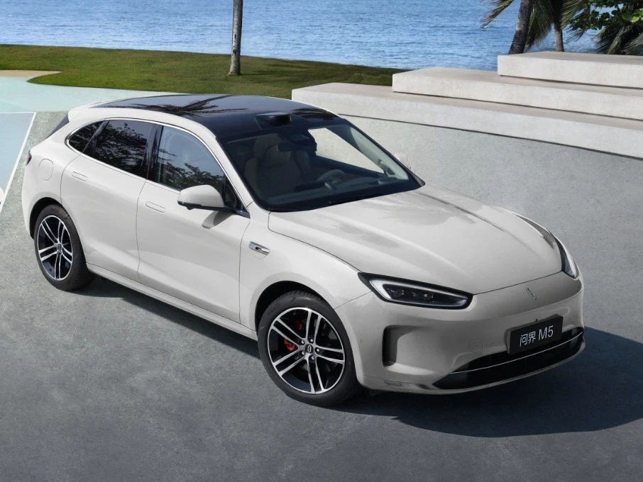 AITO M5 RWD exterior view
