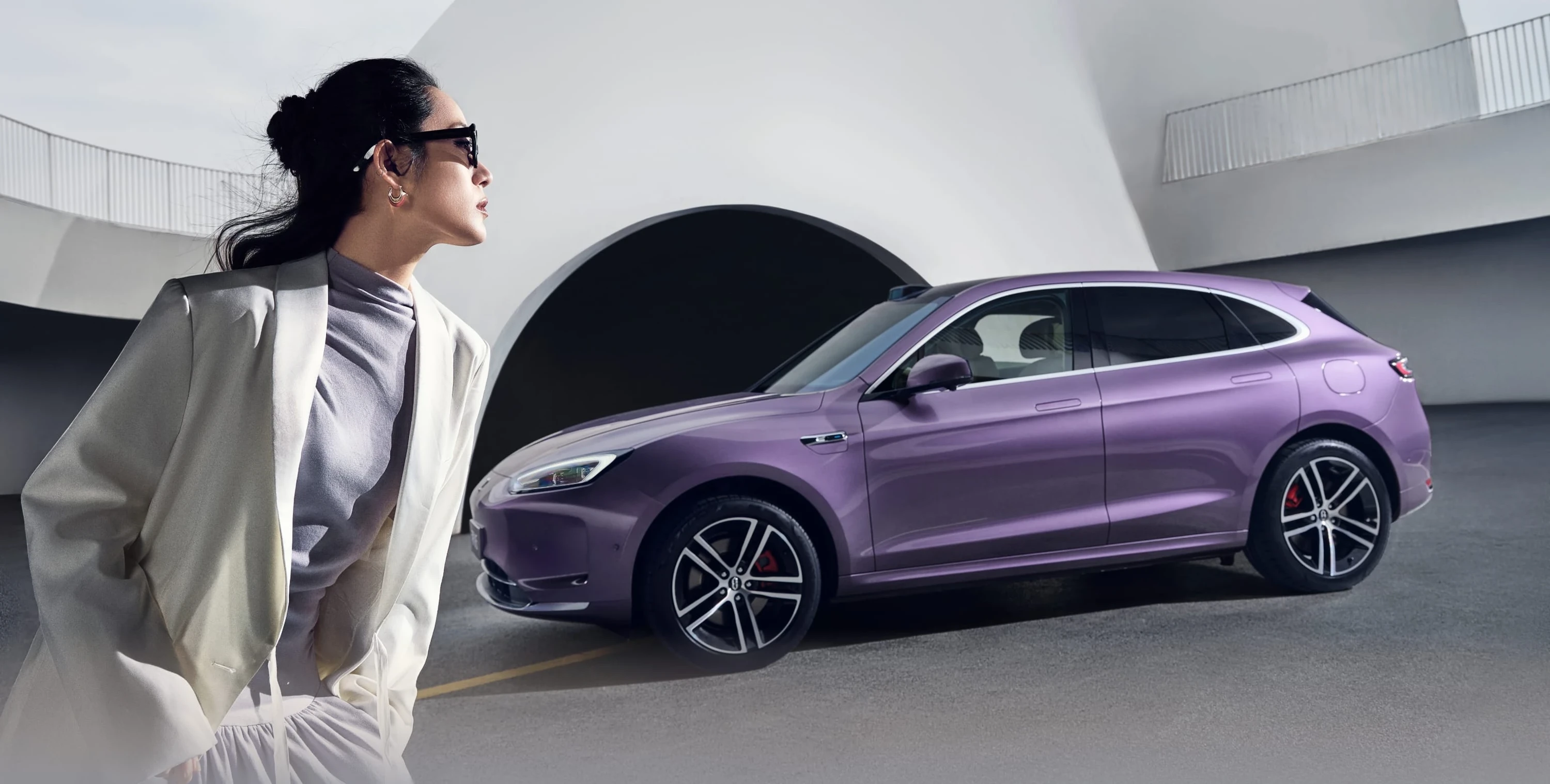AITO M5 RWD lifestyle view