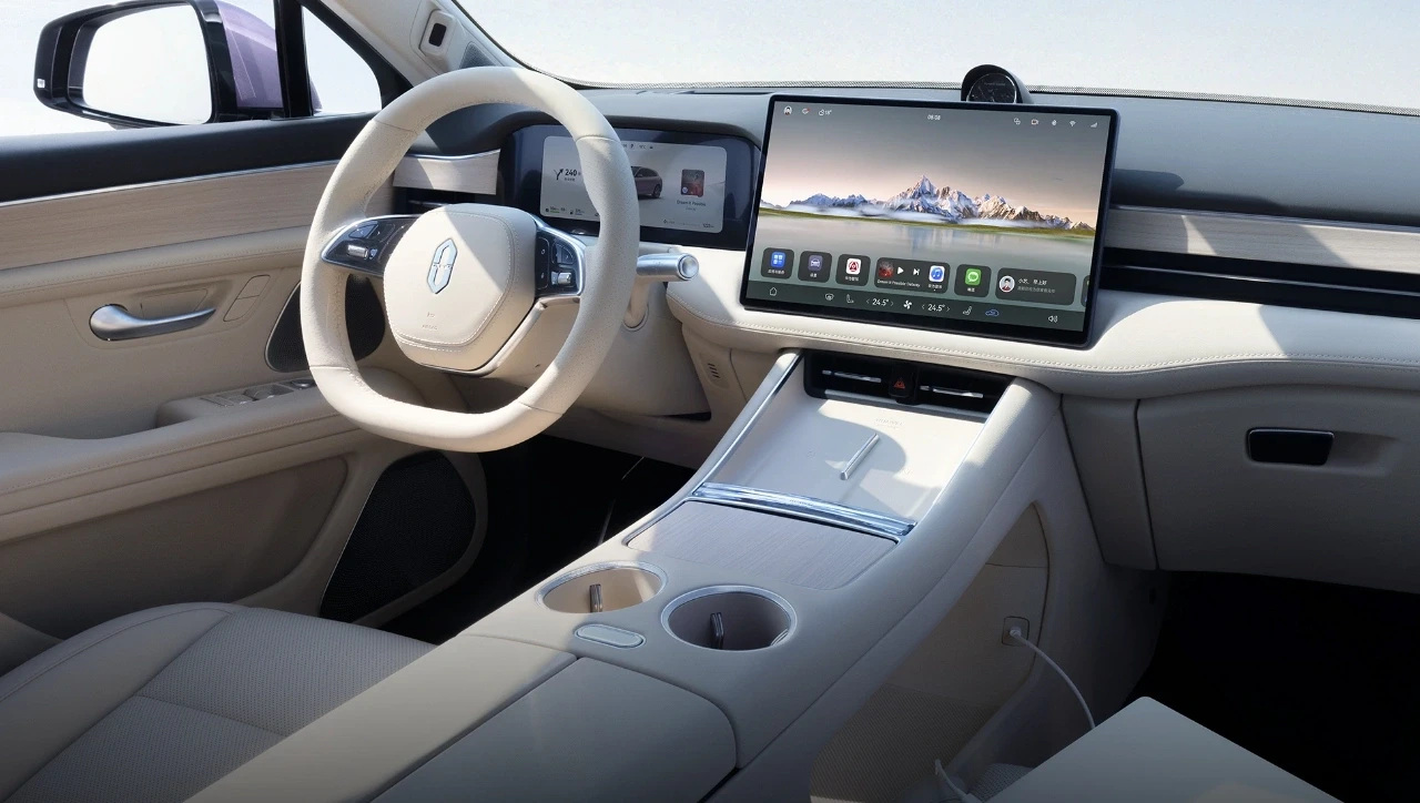 AITO M5 RWD screens view
