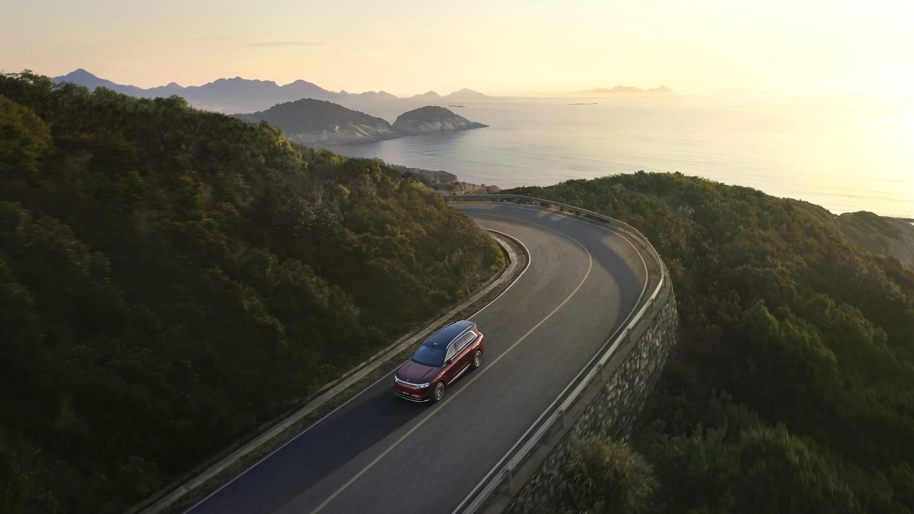 AITO M8 AWD dynamic view