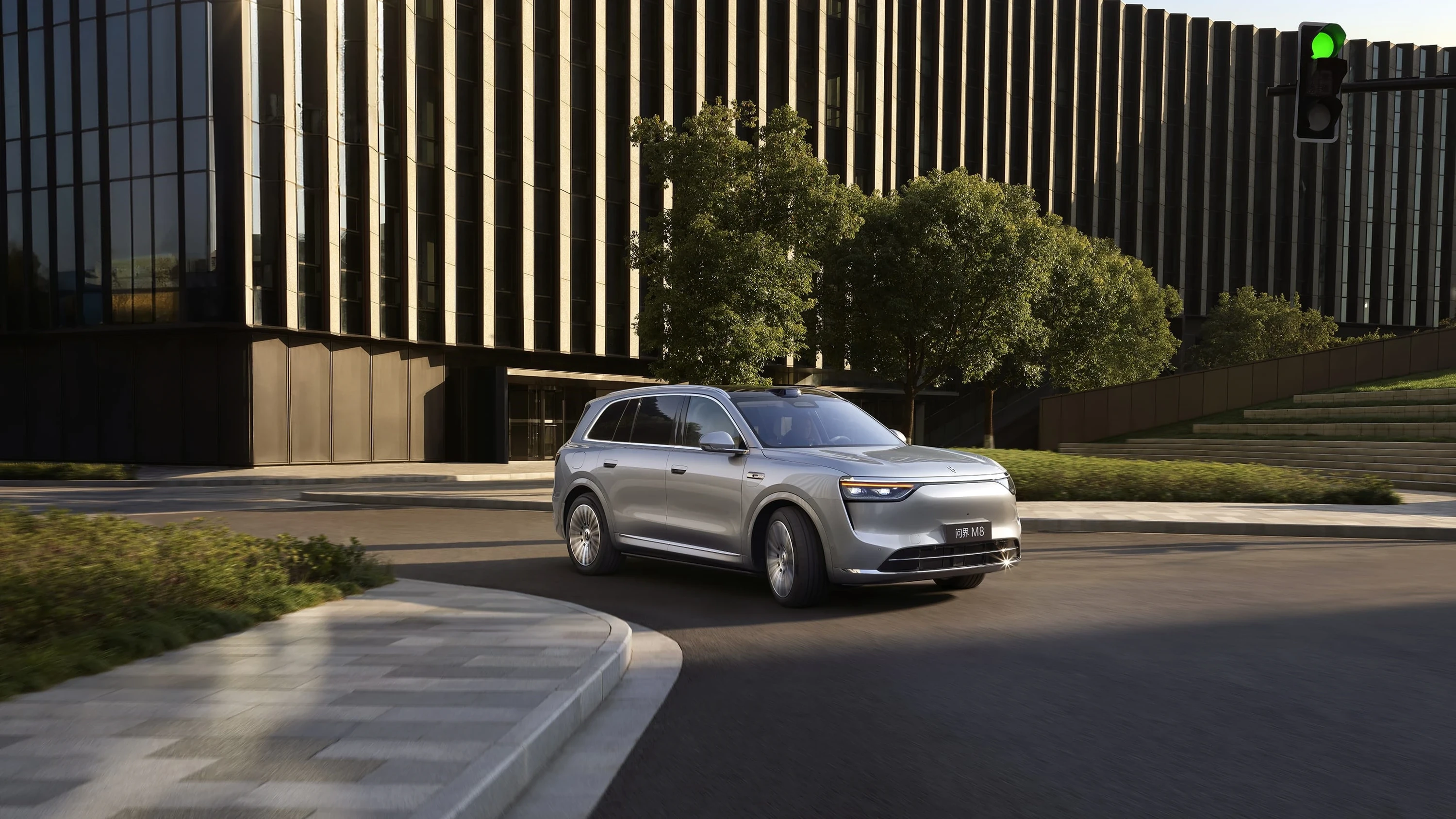AITO M8 AWD exterior view