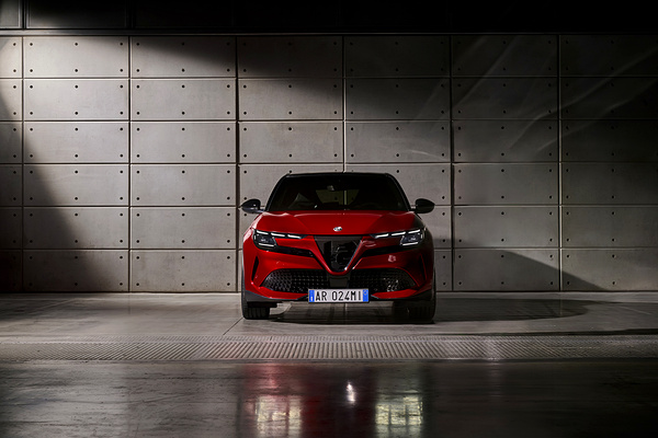 Alfa Romeo Junior exterior view