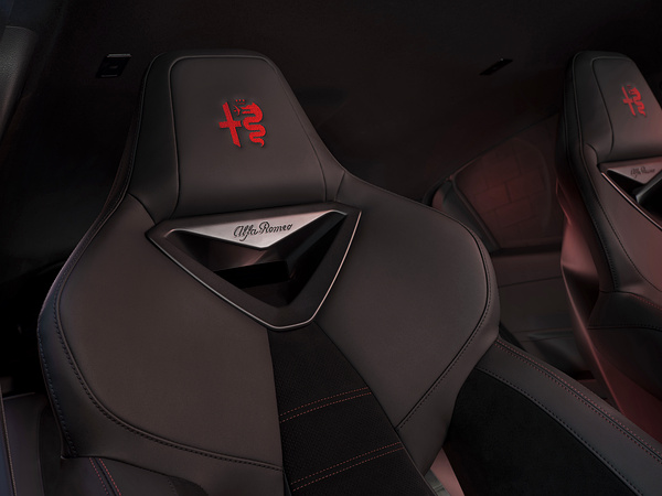 Alfa Romeo Junior Veloce frontseats view