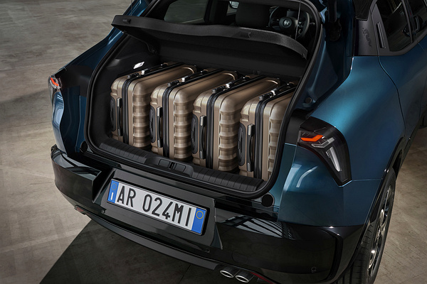 Alfa Romeo Junior Veloce trunk view