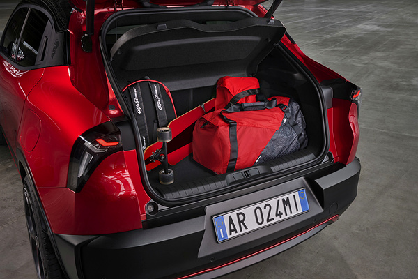 Alfa Romeo Junior Veloce trunk view