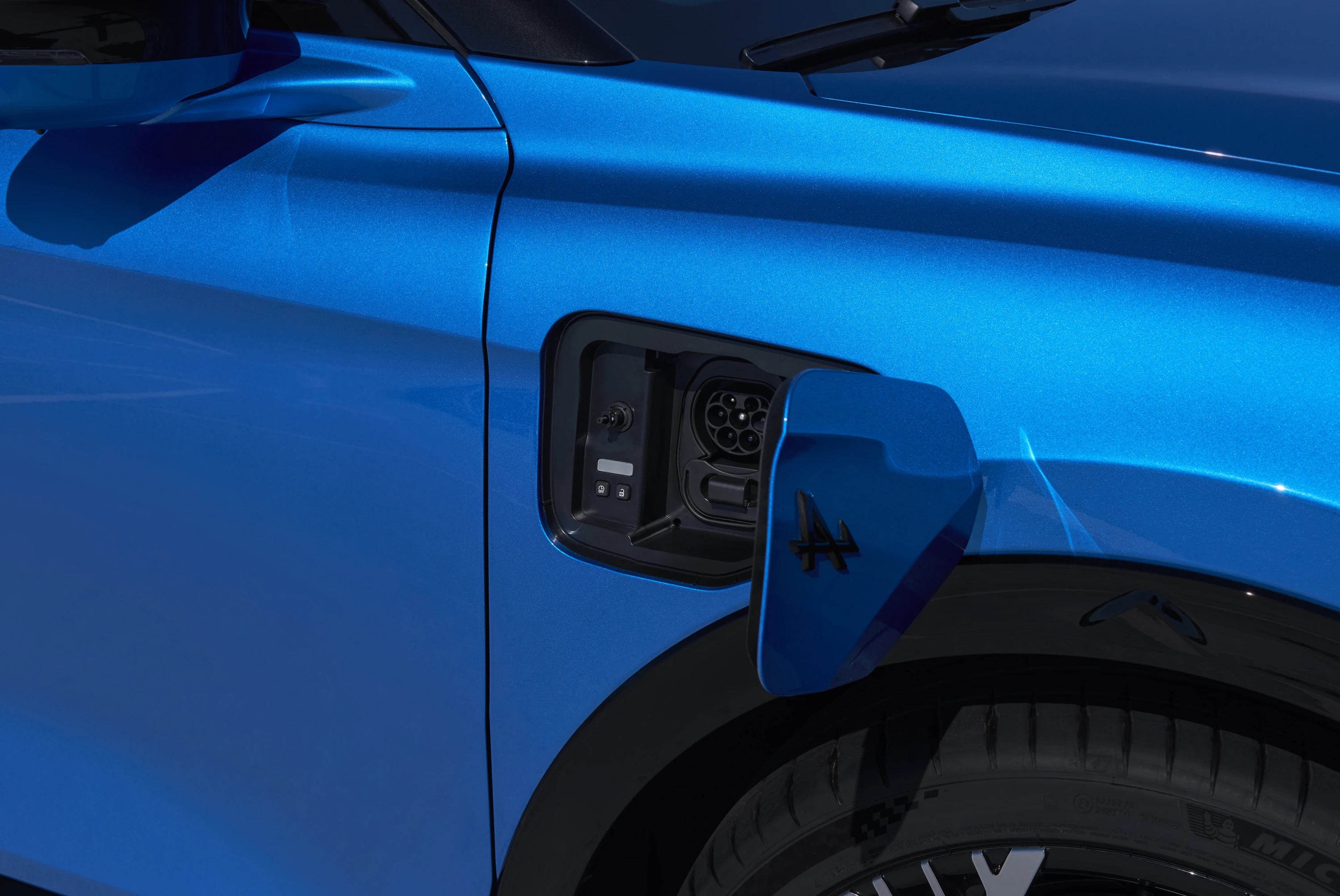 Alpine A390 GT chargport view