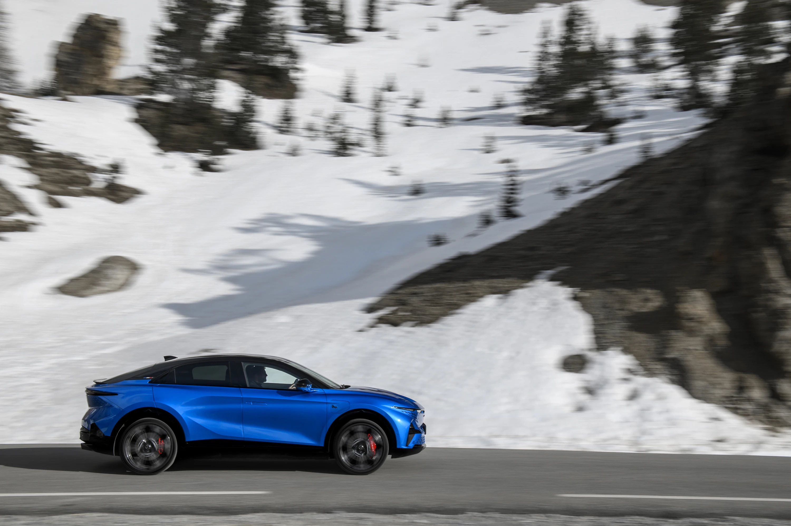 Alpine A390 GTS exterior view