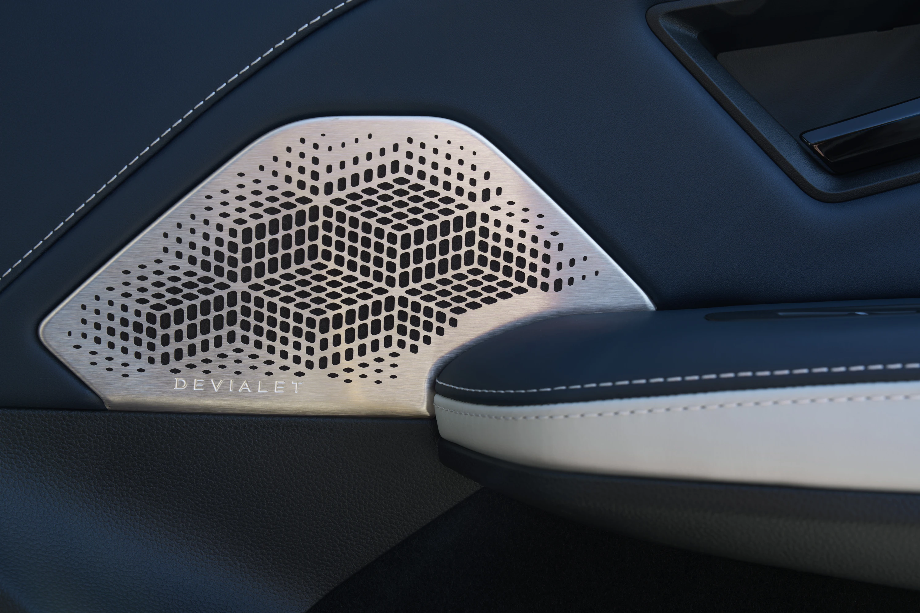 Alpine A390 GTS speakers view