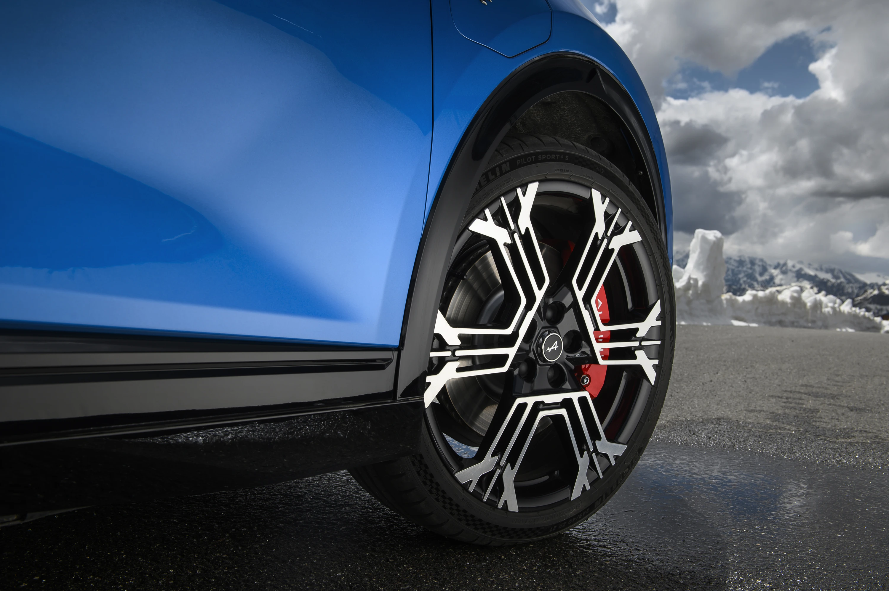Alpine A390 GTS wheels view