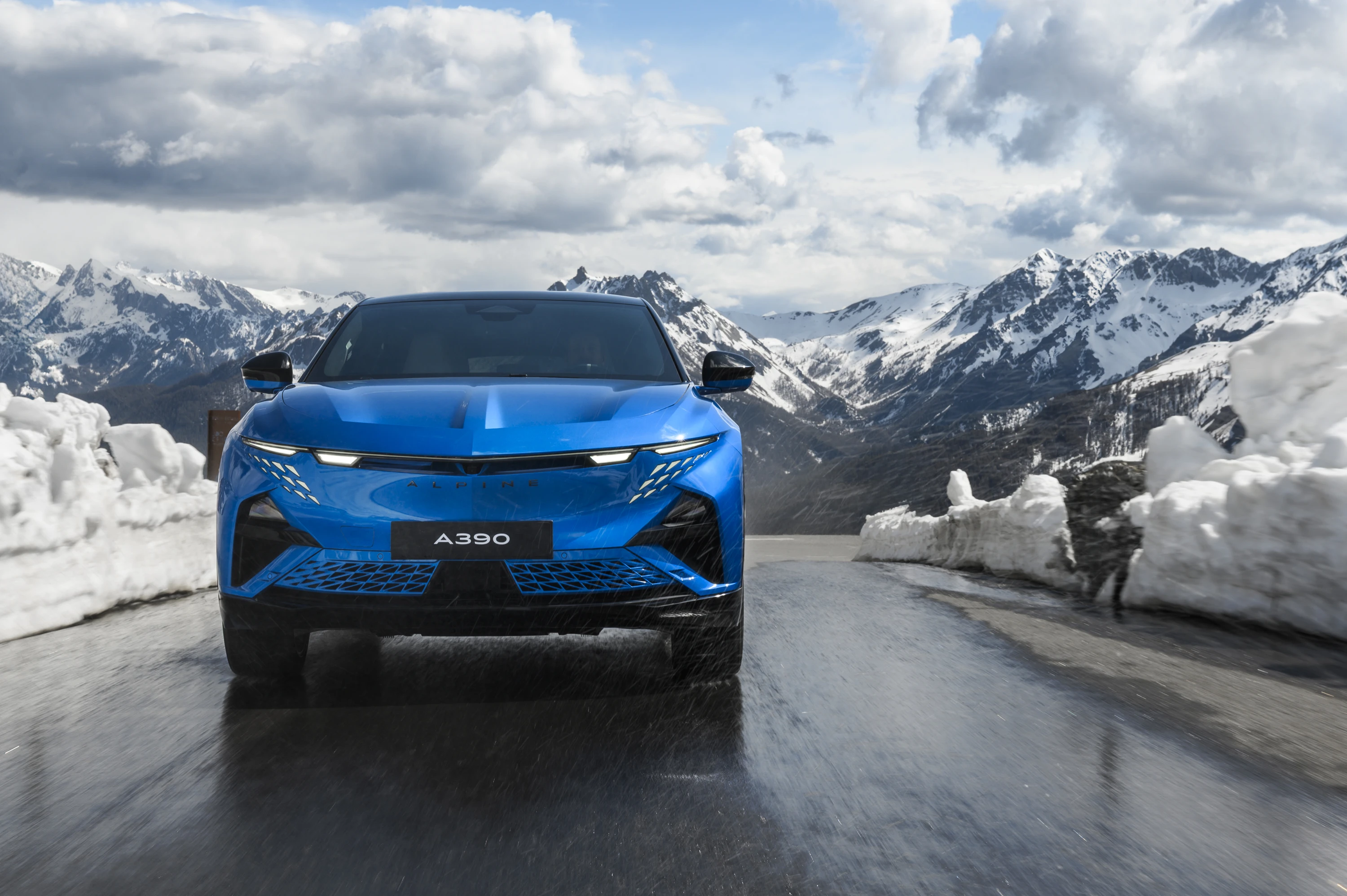 Alpine A390 GTS exterior view