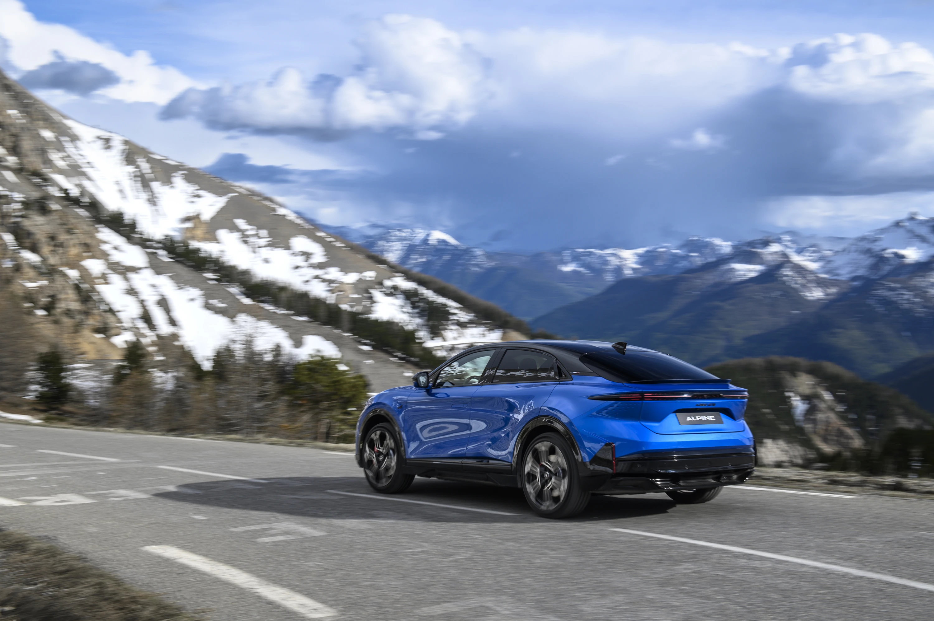 Alpine A390 GTS exterior view