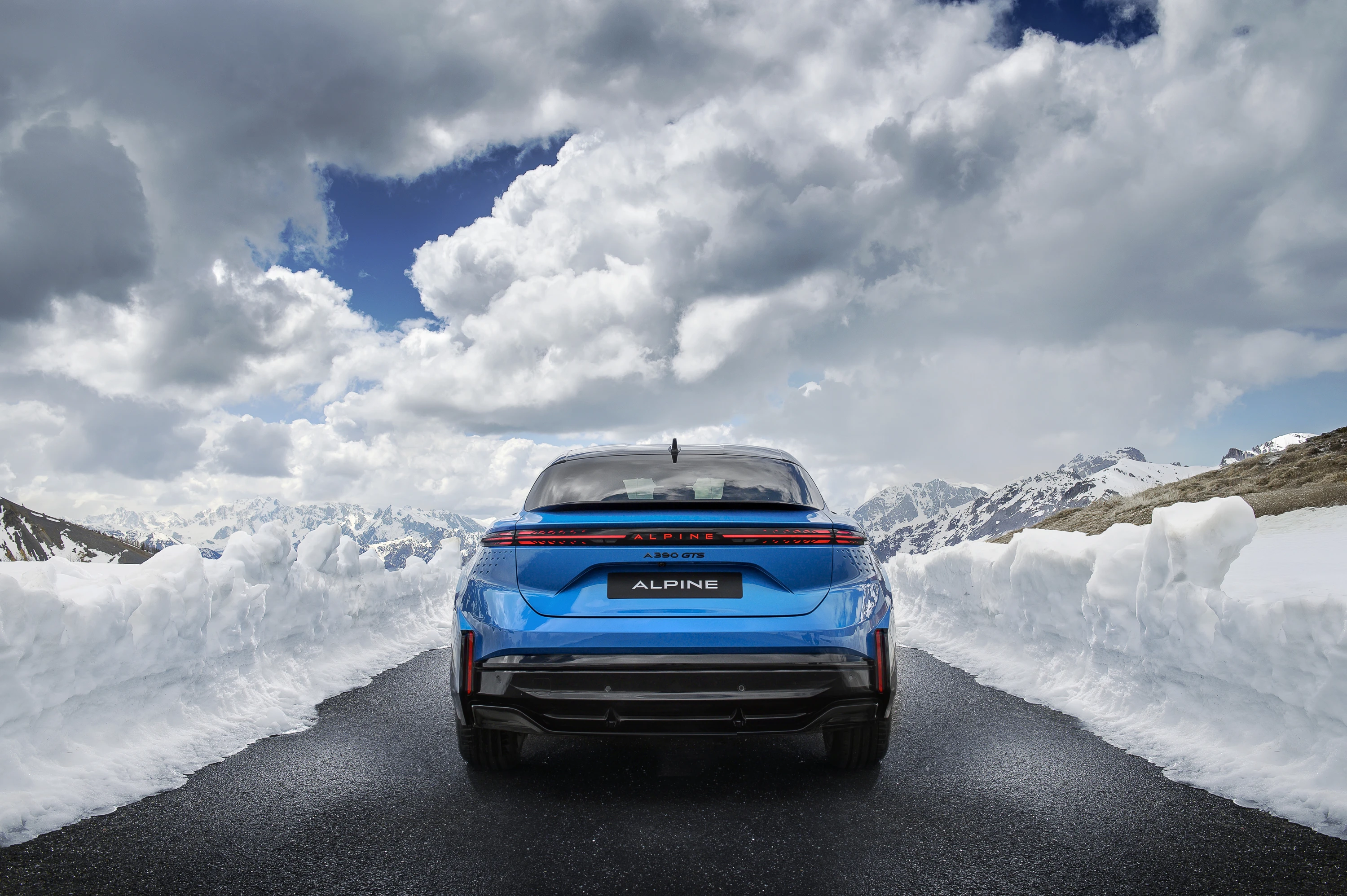 Alpine A390 GTS exterior view