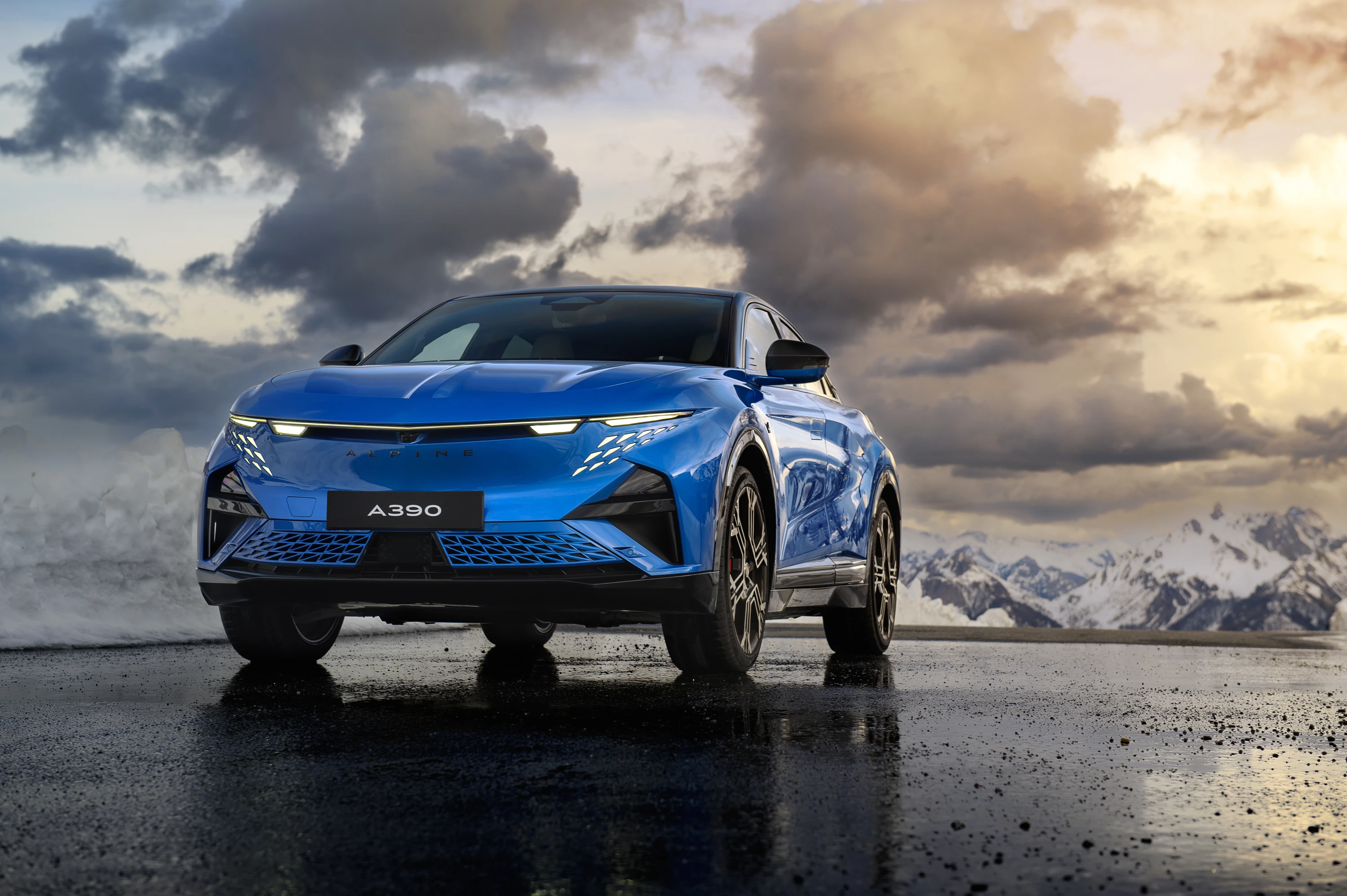 Alpine A390 GTS exterior view