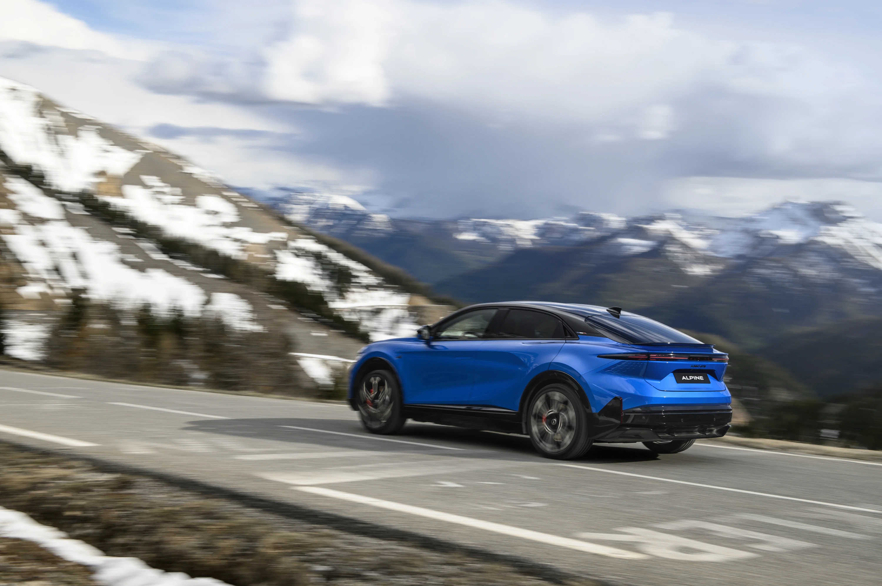 Alpine A390 GTS exterior view