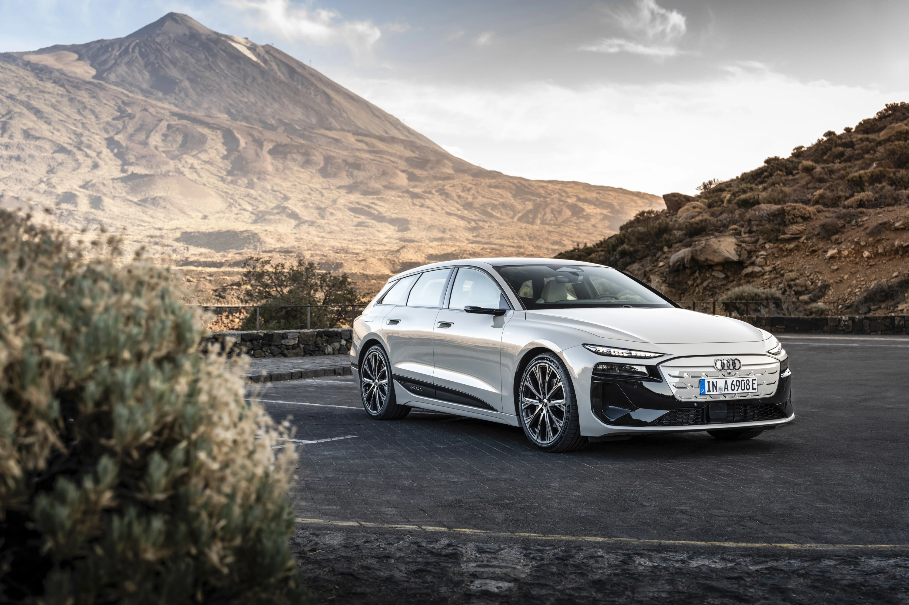 Audi A6 Avant e-tron quattro exterior view